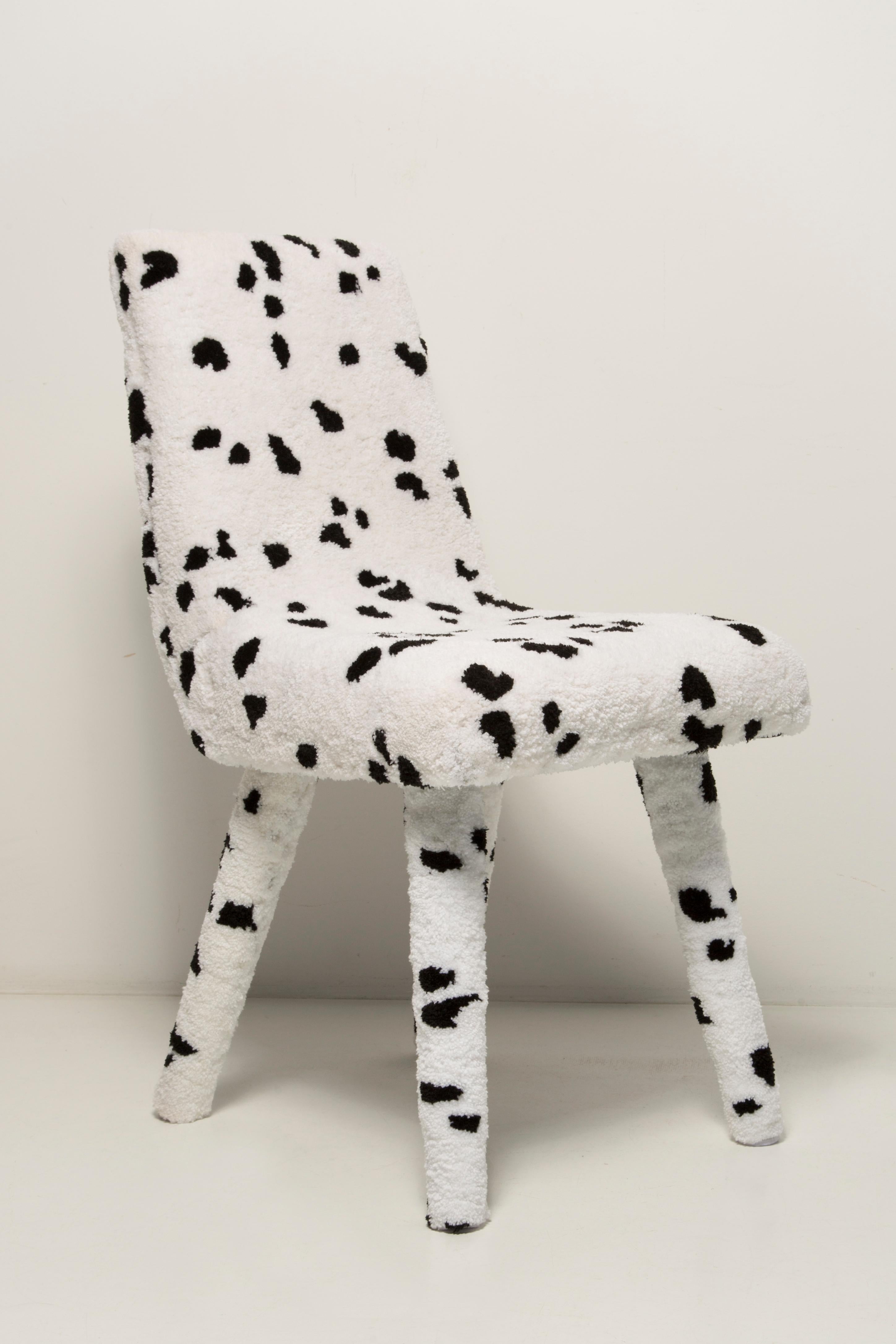 Mid Century Hand Tufting Cruella Dalmatiner Wolle, Rajmund Halas Stuhl, 1960er Jahre (Handgefertigt) im Angebot