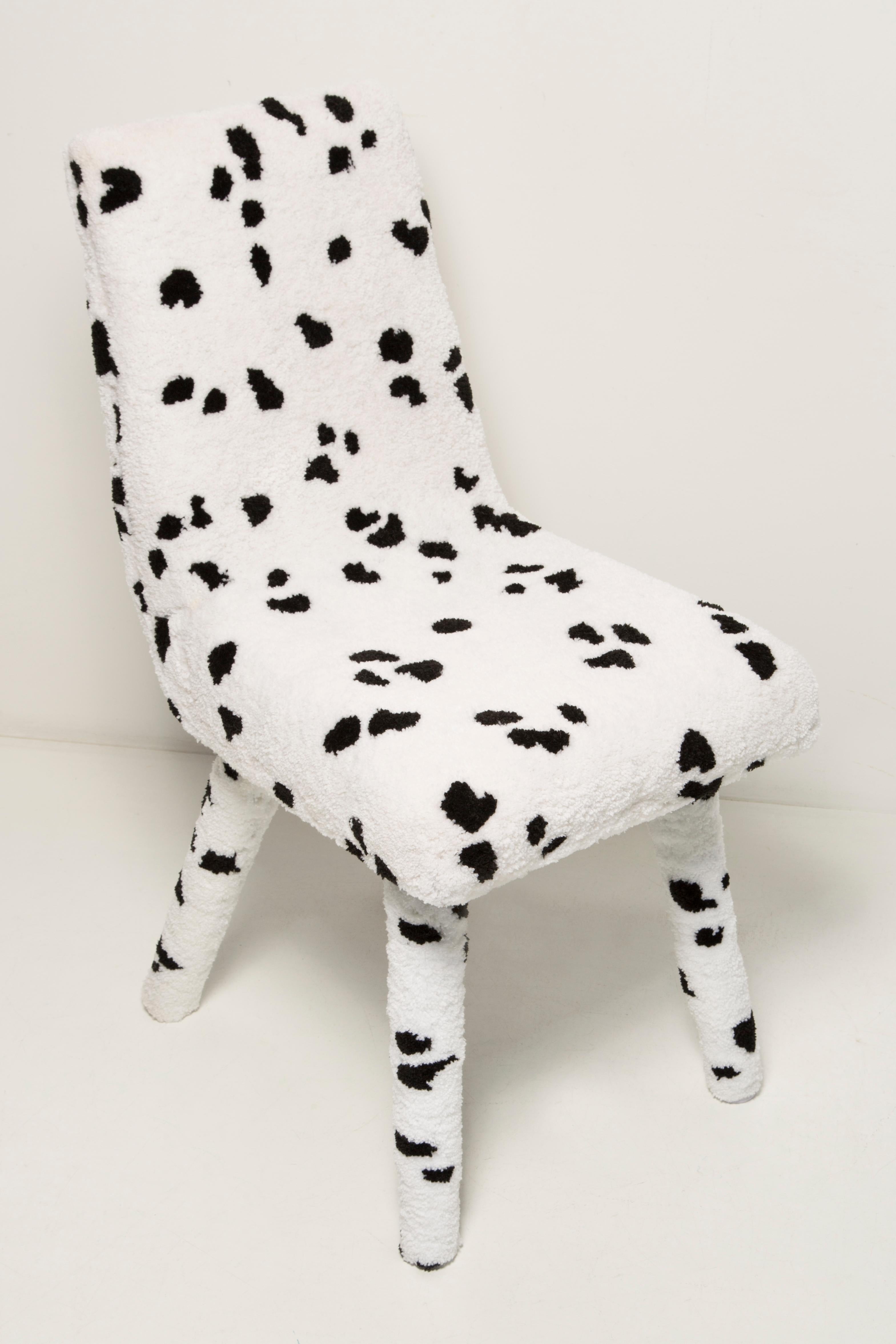 Mid Century Hand Tufting Cruella Dalmatiner Wolle, Rajmund Halas Stuhl, 1960er Jahre (20. Jahrhundert) im Angebot