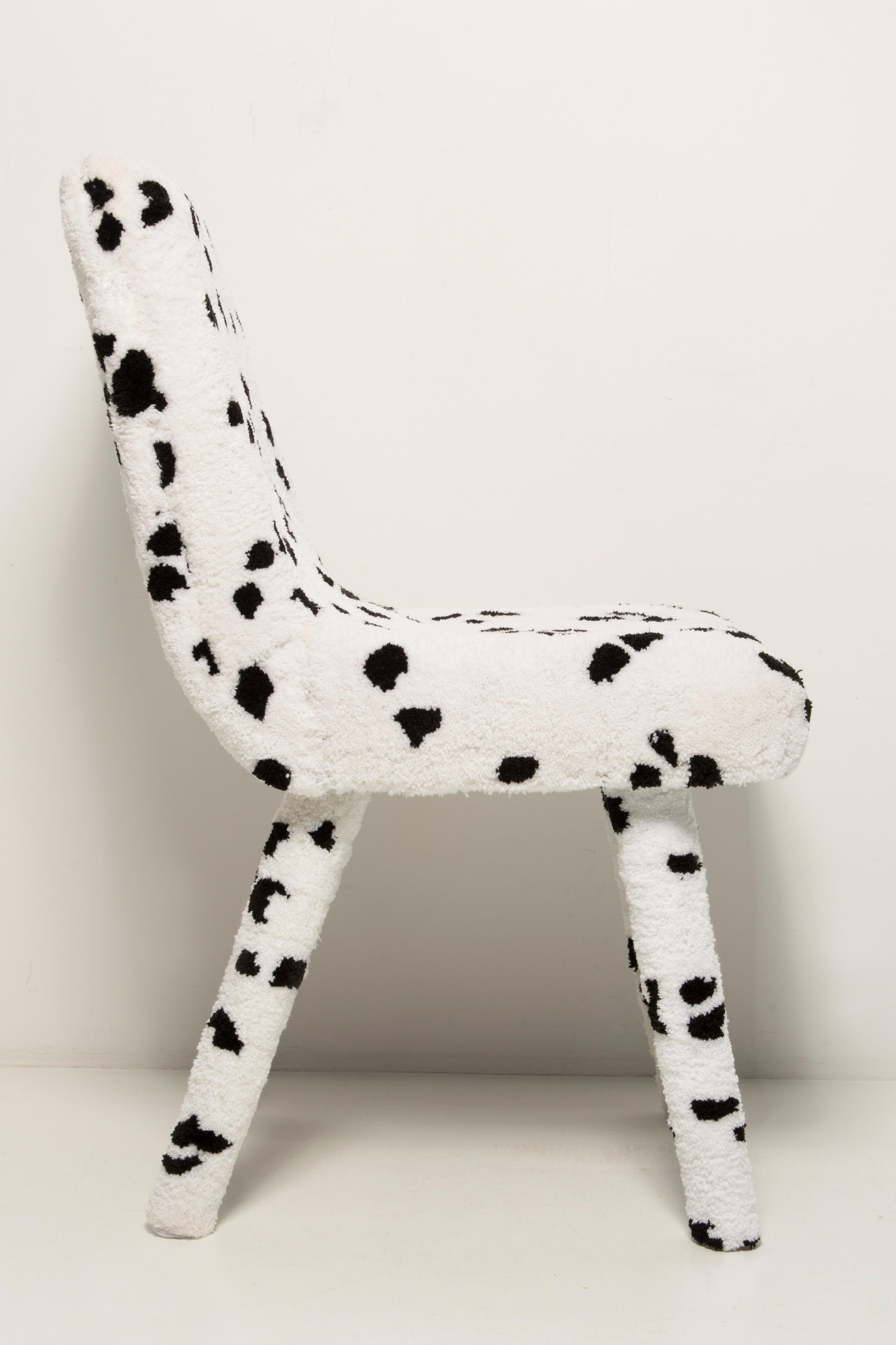 Mid Century Hand Tufting Cruella Dalmatiner Wolle, Rajmund Halas Stuhl, 1960er Jahre im Angebot 1