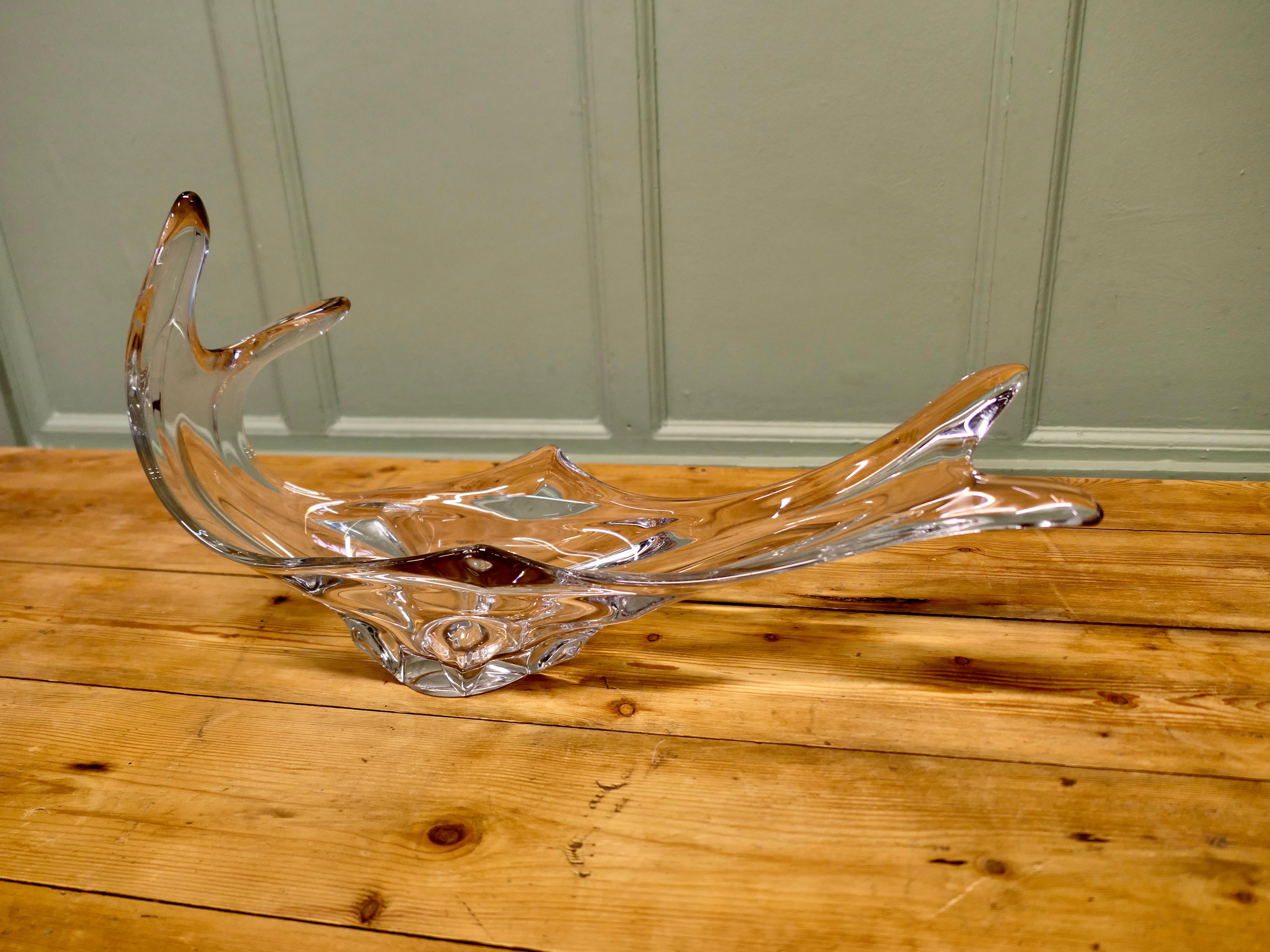 Mid-Century moderno Piatto di cristallo soffiato a mano del metà del secolo scorso di Bayer Crystal in vendita