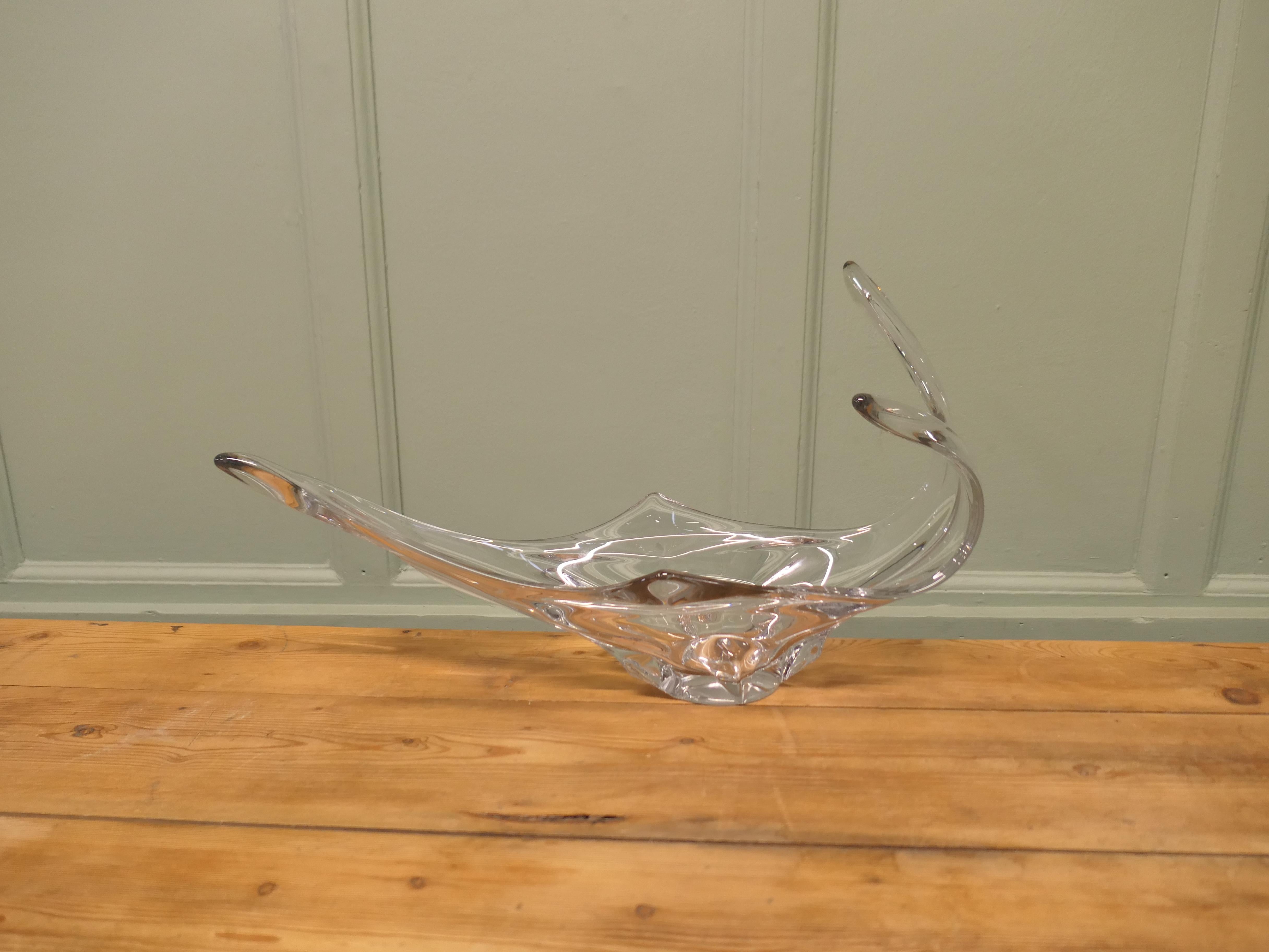 Fine XX secolo Piatto di cristallo soffiato a mano del metà del secolo scorso di Bayer Crystal in vendita