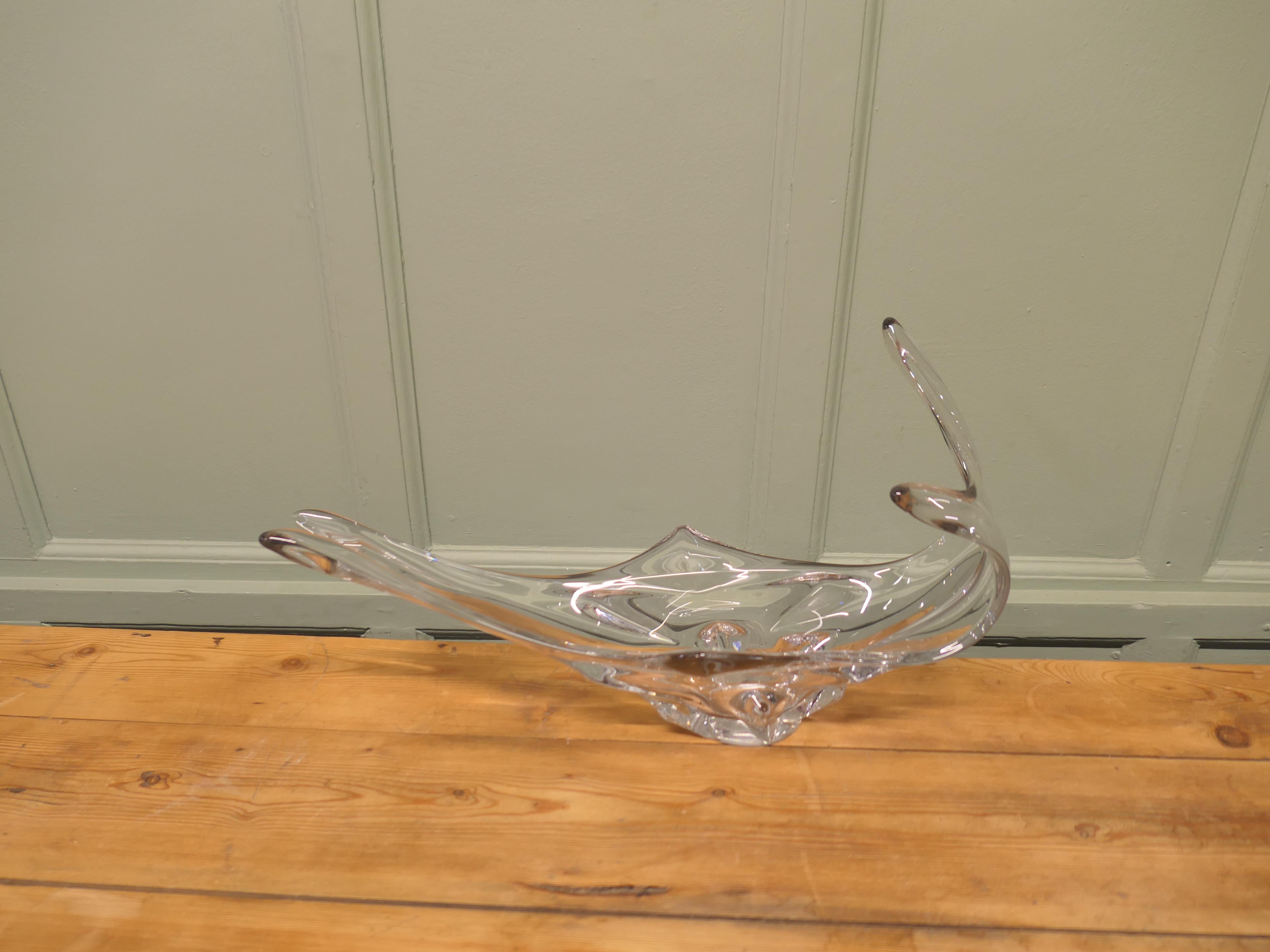 Vetro soffiato Piatto di cristallo soffiato a mano del metà del secolo scorso di Bayer Crystal in vendita