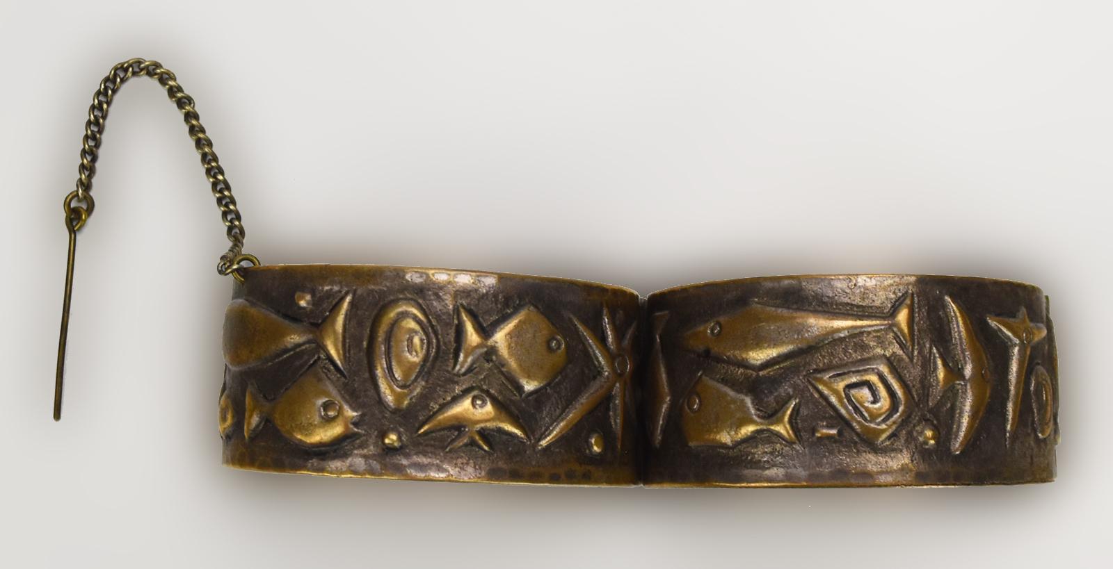 Unknown Mid-Century Handcrafted Bronze Hinged Bangle Bracelet with Fish Motif, Signed For Sale
