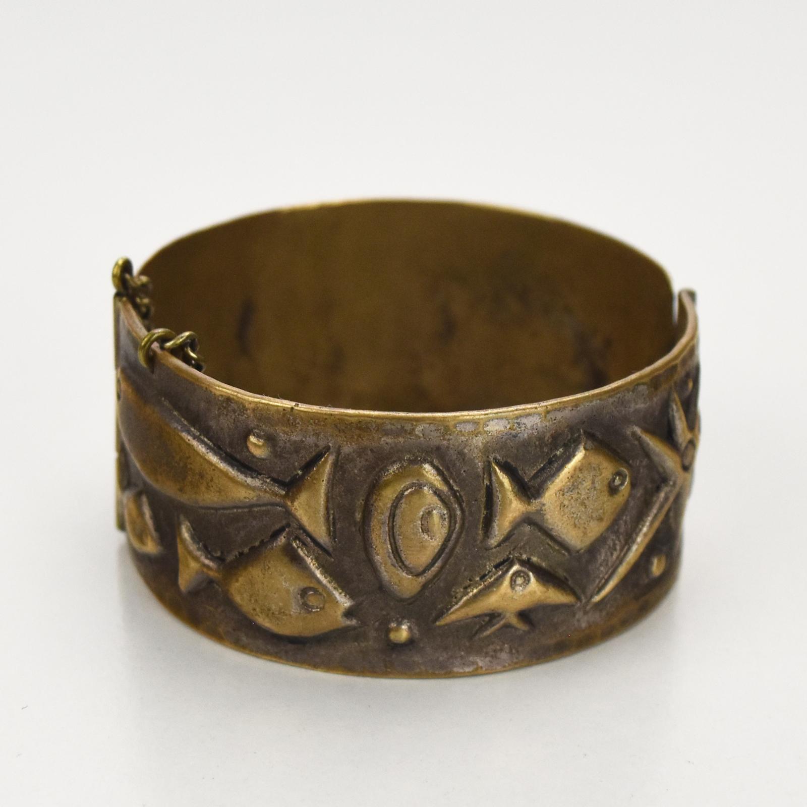 Mid-20th Century Mid-Century Handcrafted Bronze Hinged Bangle Bracelet with Fish Motif, Signed For Sale