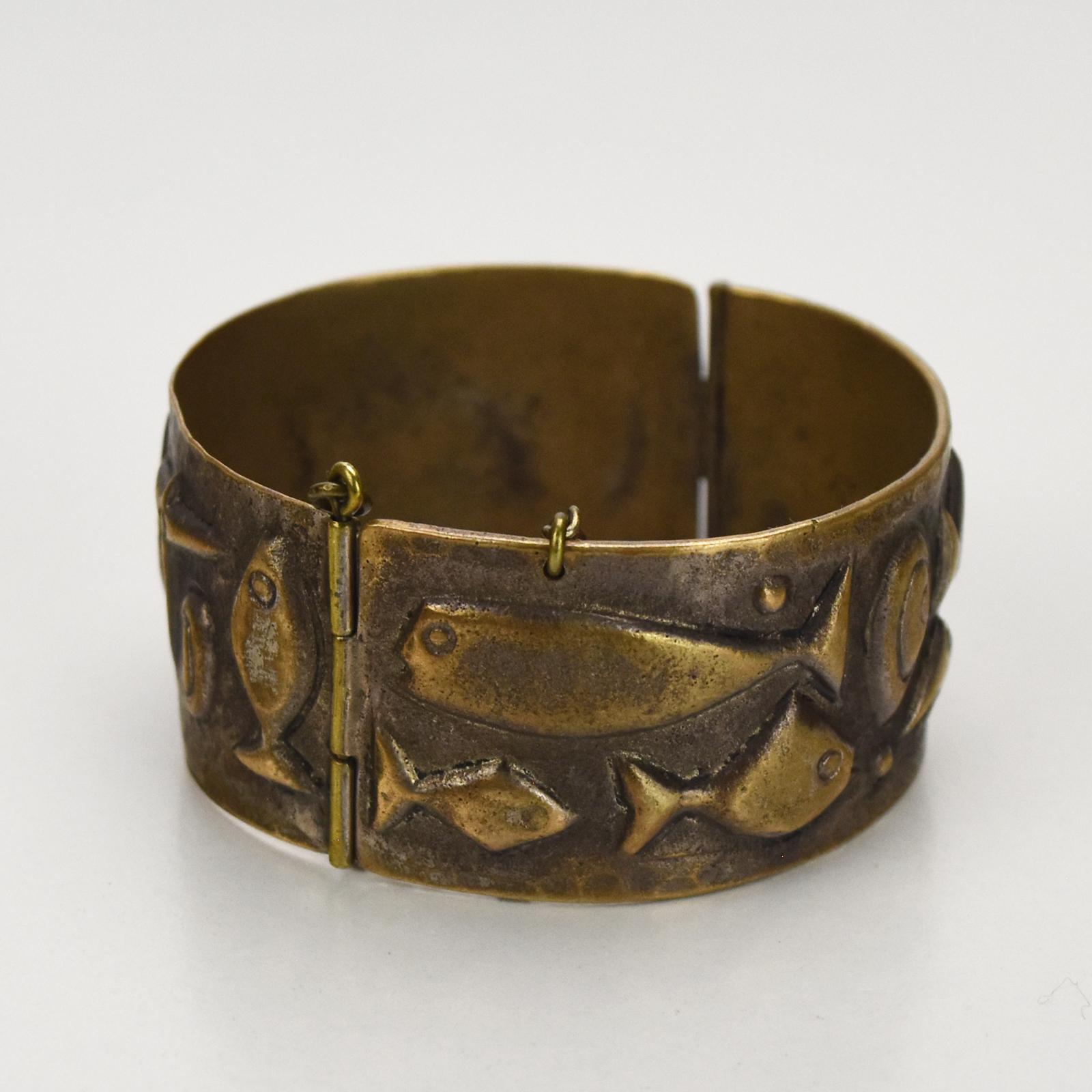 Mid-Century Handcrafted Bronze Hinged Bangle Bracelet with Fish Motif, Signed For Sale 1