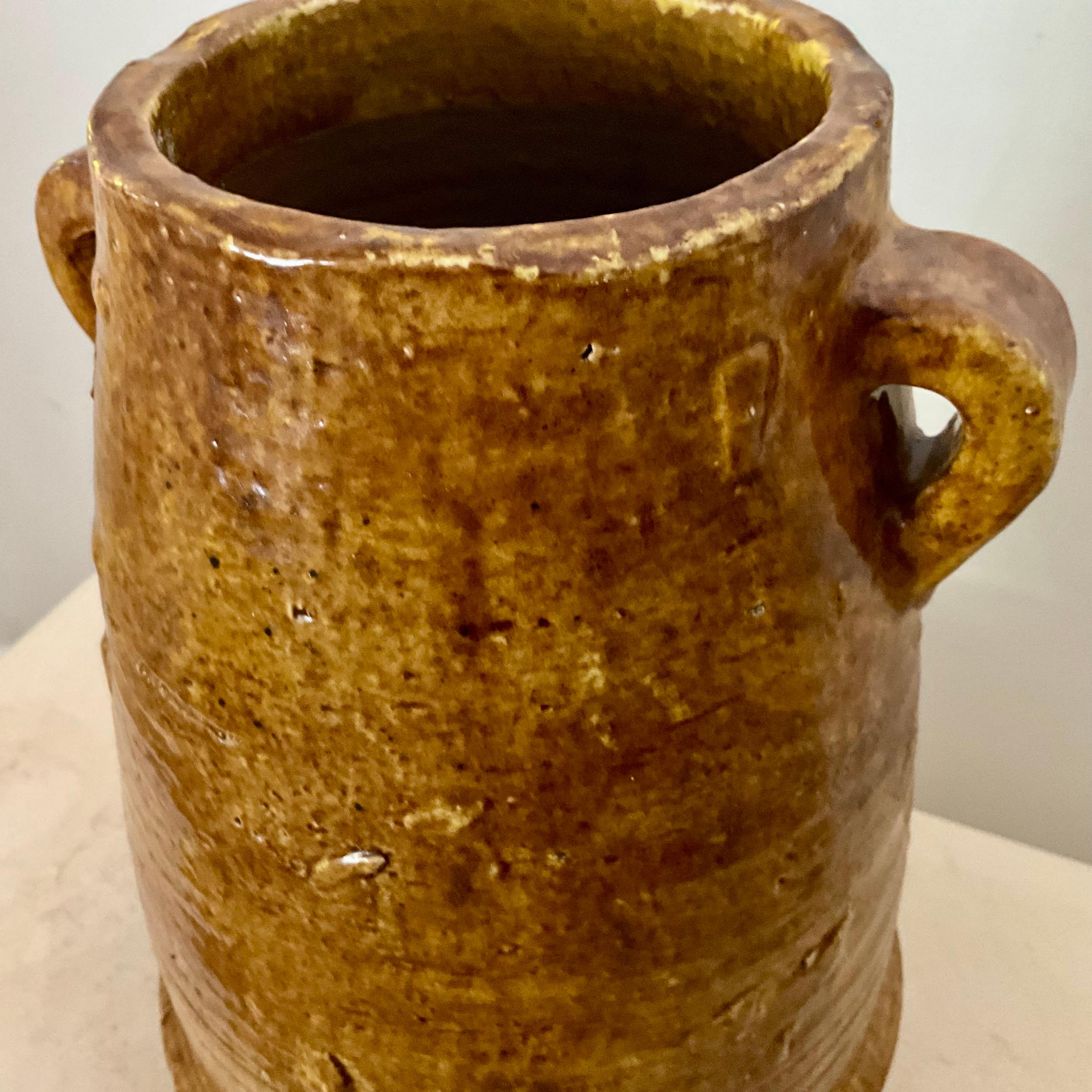 Americano Vaso in ceramica smaltata di metà secolo con doppio manico, non firmato, 12