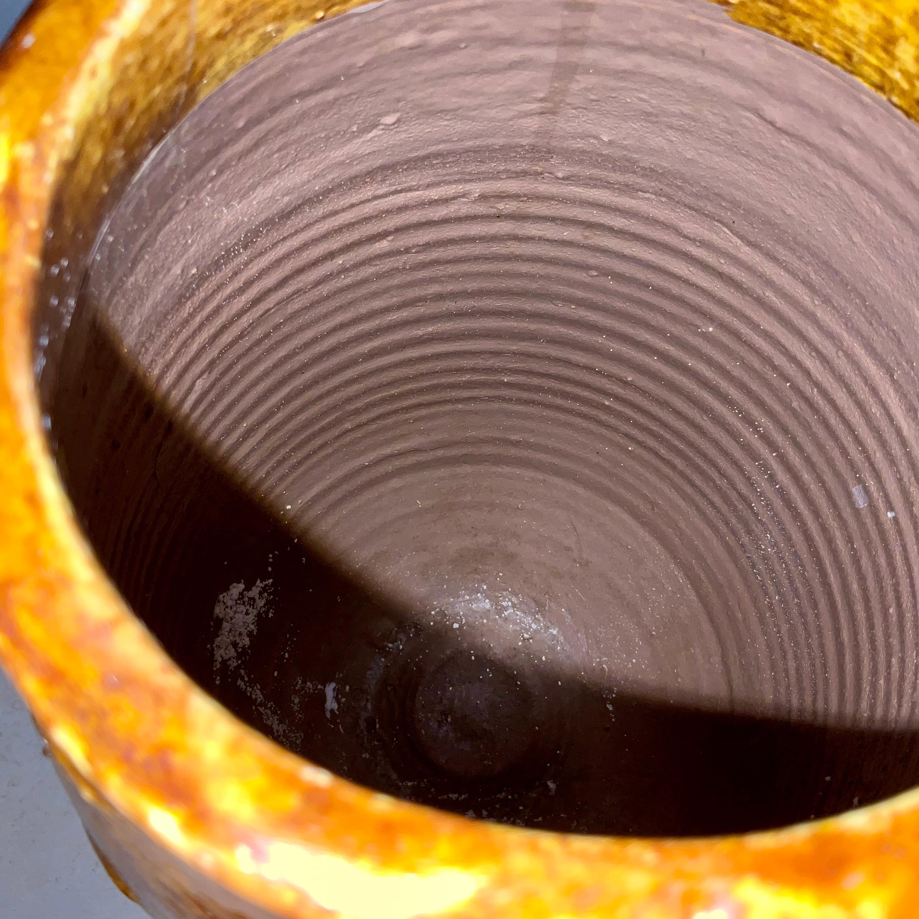 Terracotta Vaso in ceramica smaltata di metà secolo con doppio manico, non firmato, 12
