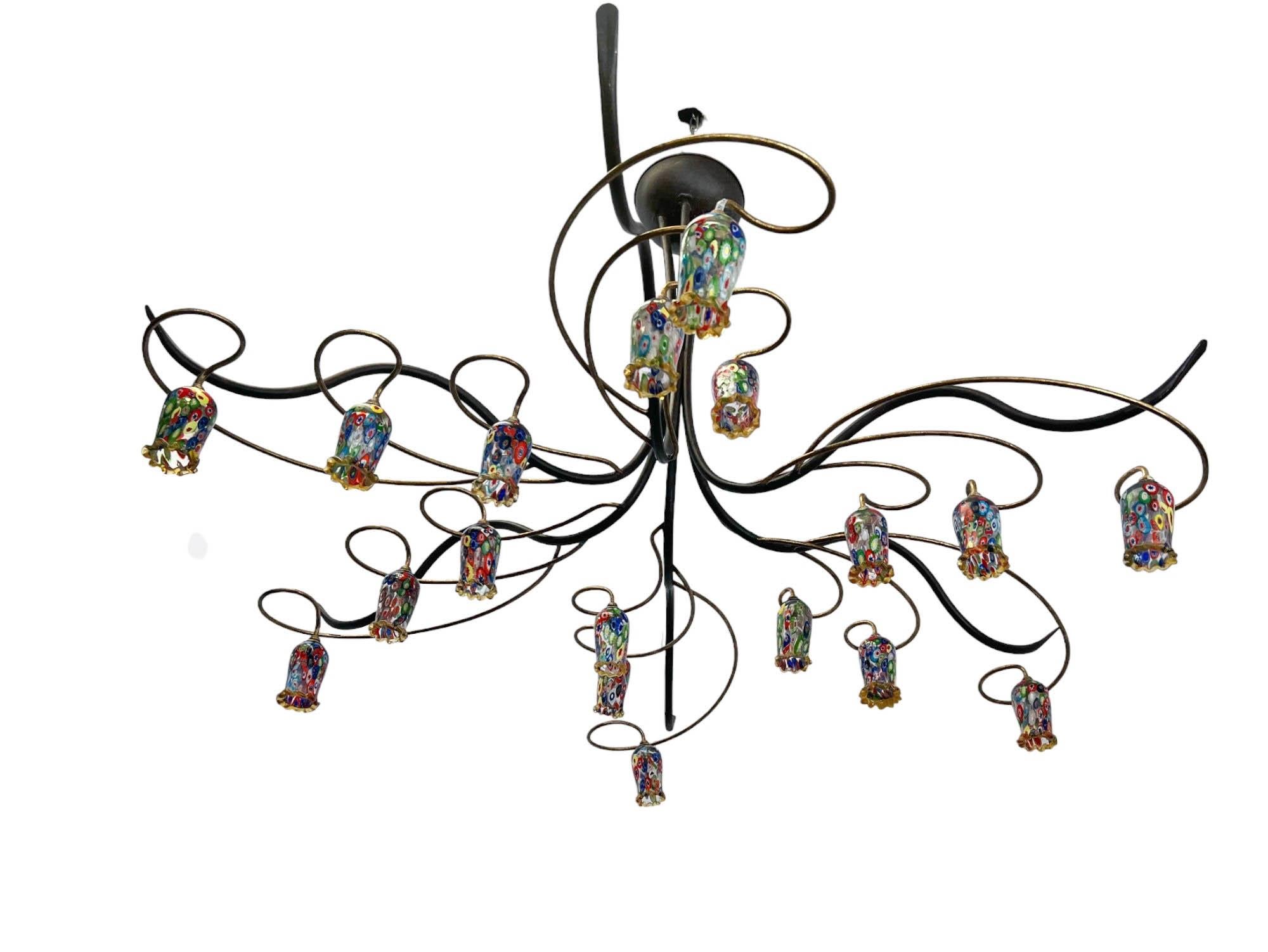 Fatto a mano Lampadario Millefiori di metà secolo realizzato a mano in ferro e rame in vendita