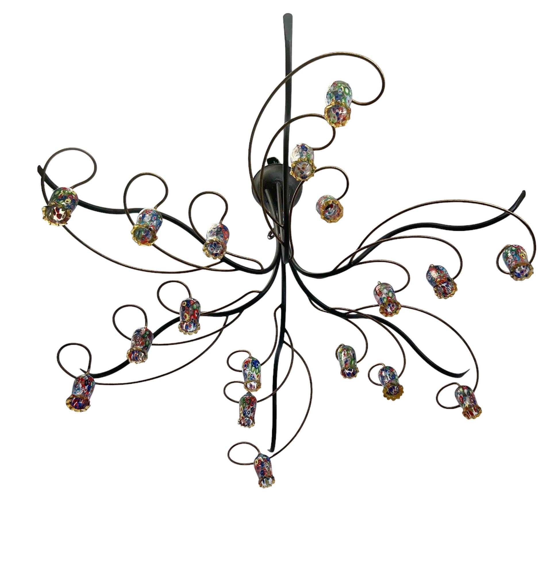 Metà XX secolo Lampadario Millefiori di metà secolo realizzato a mano in ferro e rame in vendita