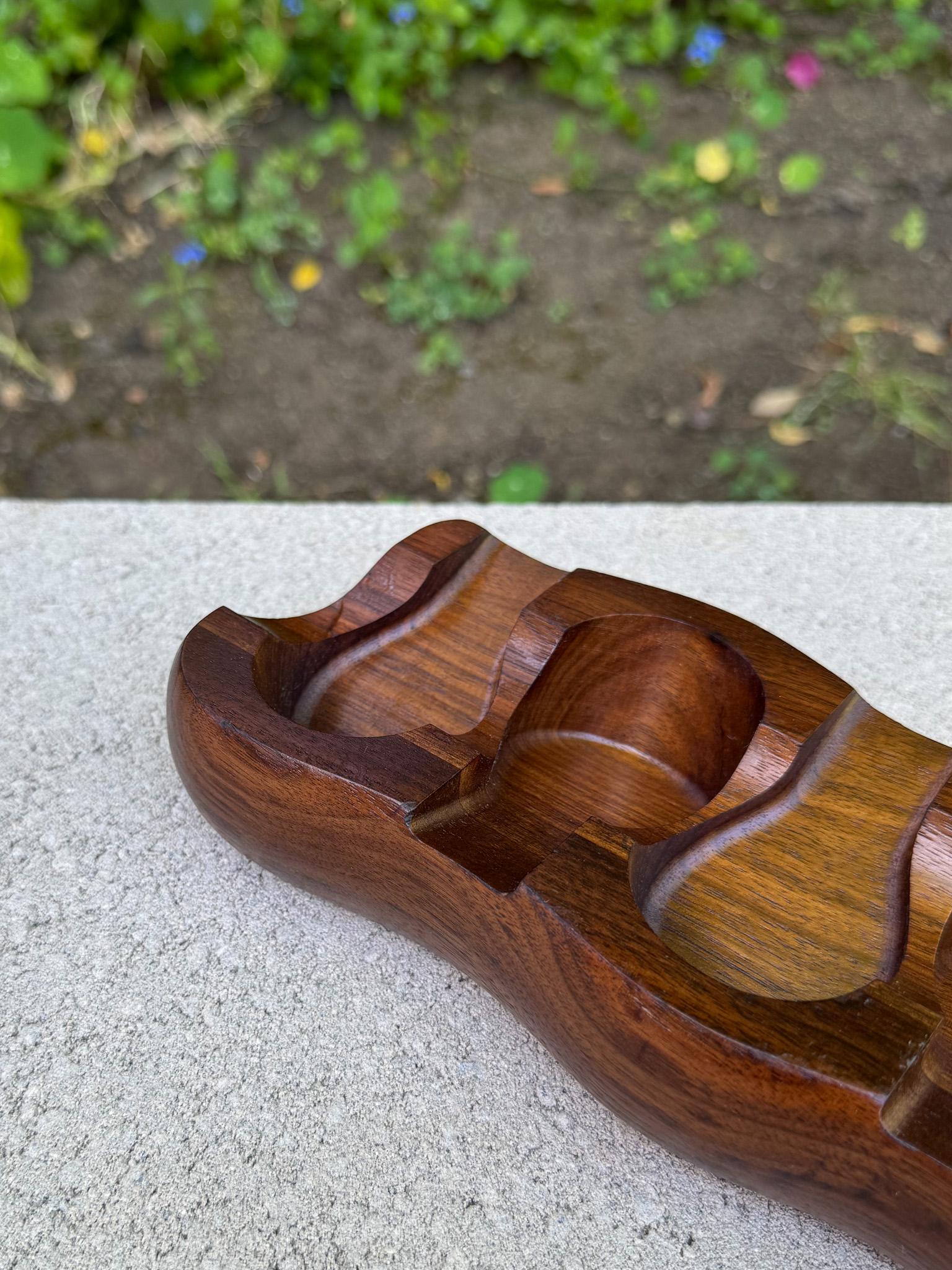 Mid-Century Modern Porte-pipe / support / repose-pipe en noyer massif de fabrication artisanale du milieu du siècle, c.1960 en vente