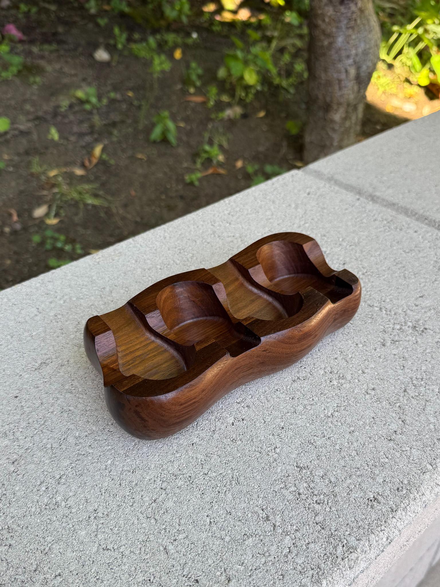 20ième siècle Porte-pipe / support / repose-pipe en noyer massif de fabrication artisanale du milieu du siècle, c.1960 en vente