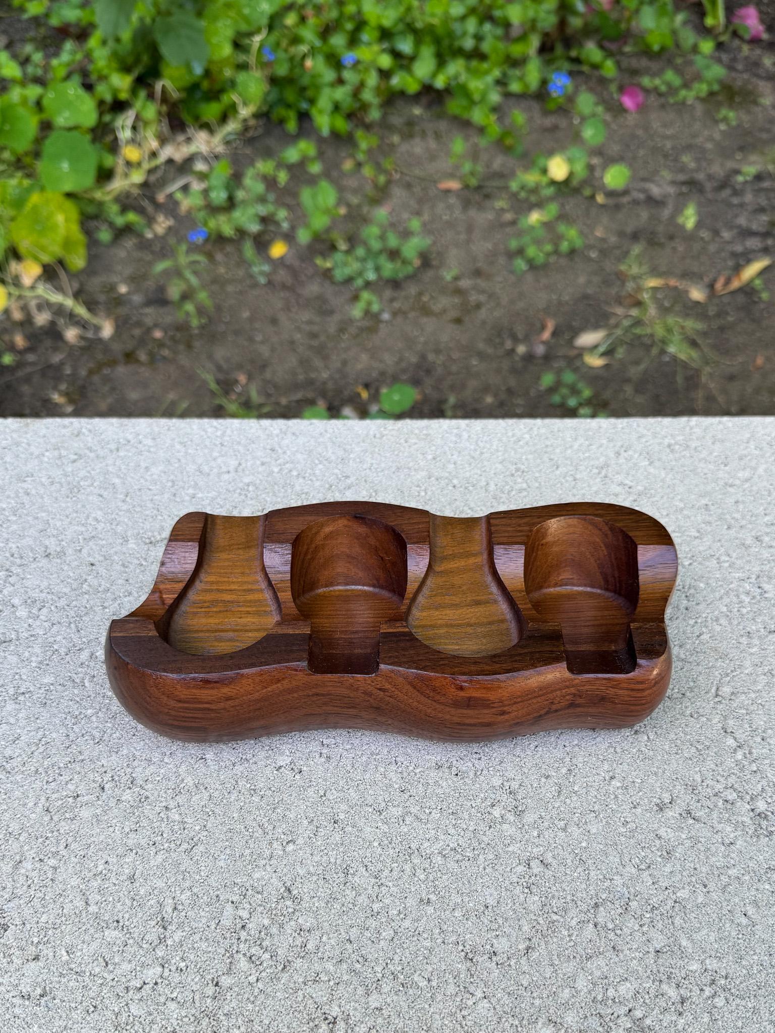 Noyer Porte-pipe / support / repose-pipe en noyer massif de fabrication artisanale du milieu du siècle, c.1960 en vente