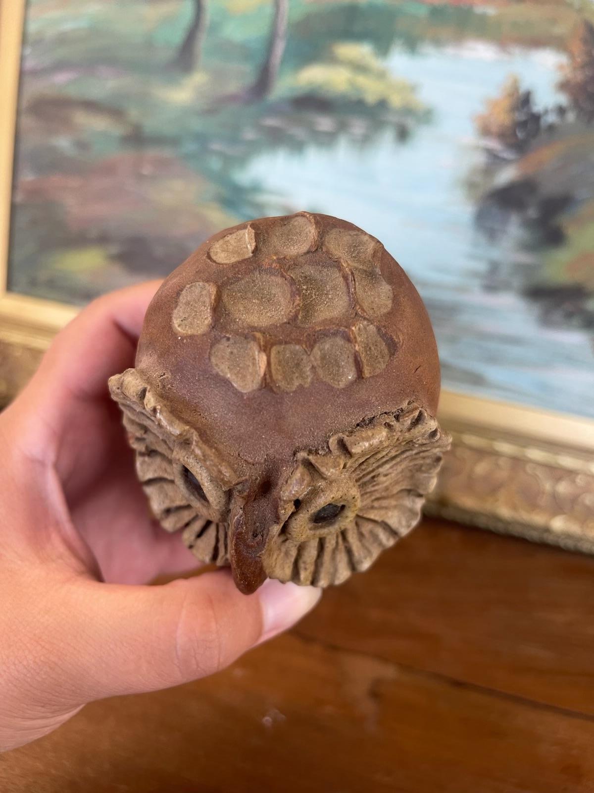 Sculpture de hibou en Studio Pottery du milieu du siècle avec glaçure texturée en vente 5