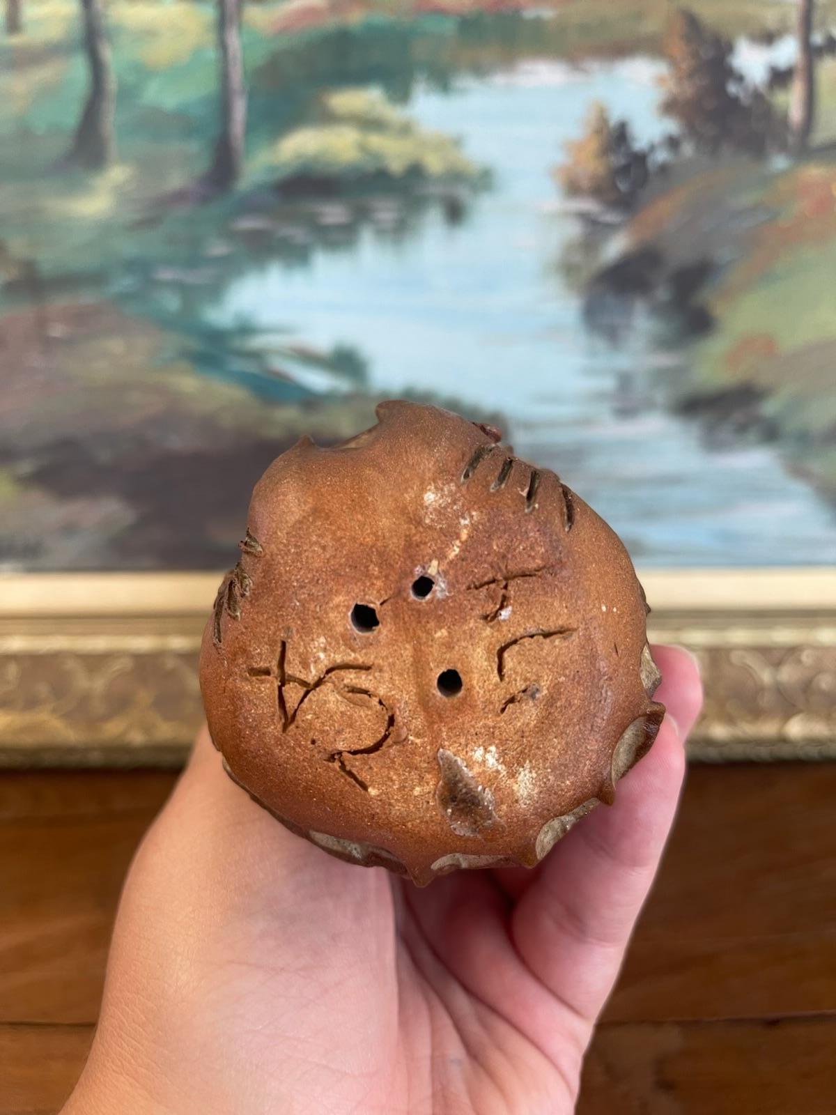 Sculpture de hibou en Studio Pottery du milieu du siècle avec glaçure texturée en vente 1