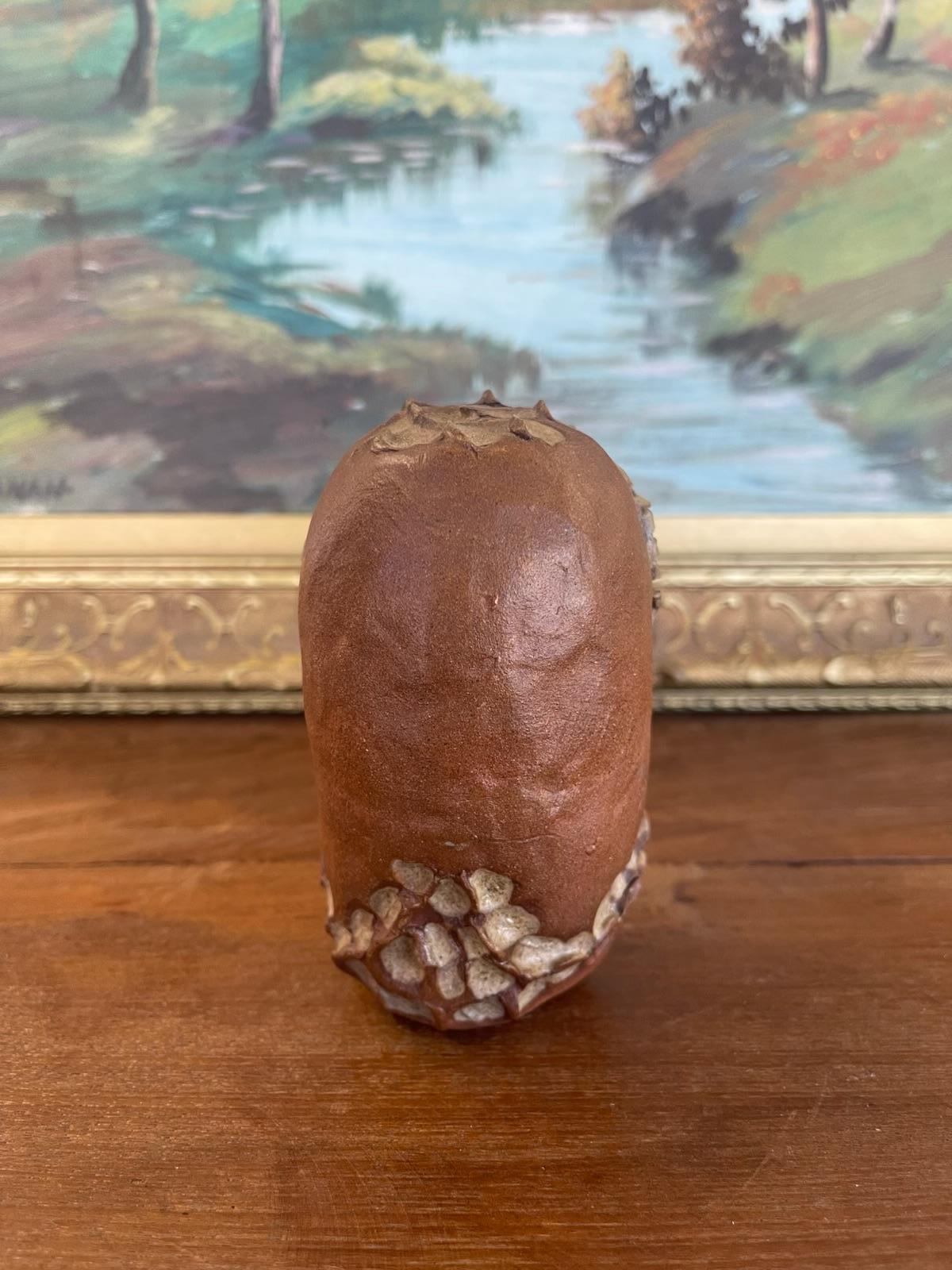 Sculpture de hibou en Studio Pottery du milieu du siècle avec glaçure texturée en vente 3