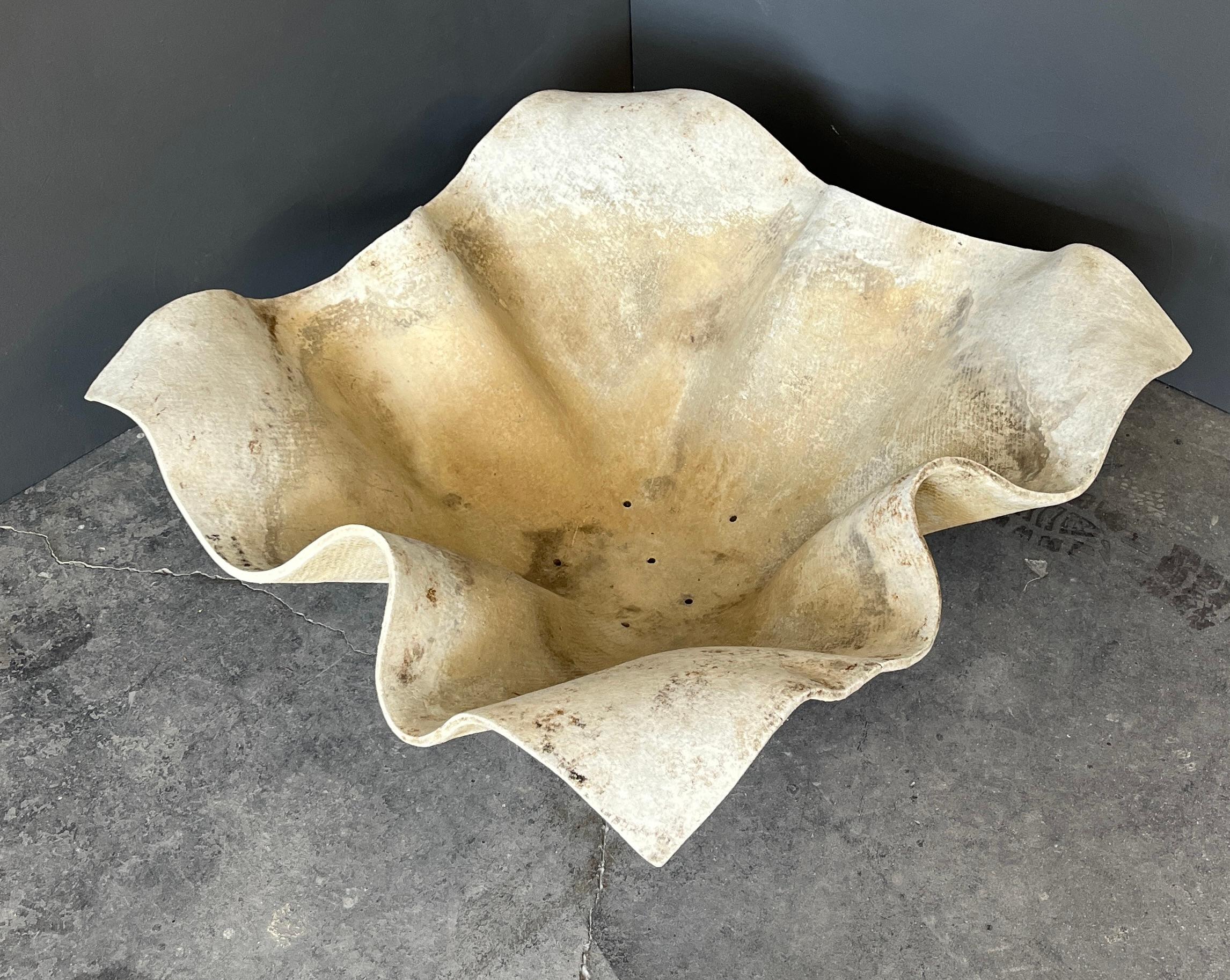 Willy Guhl für Eternit - Fiber Cement Handkerchief Planter Ein skulpturaler Gartenakzent des Schweizer Designers Willy Guhl, der für Eternit aus widerstandsfähigem Faserzement gefertigt wurde. Dieses ikonische Stück erinnert an die anmutigen Falten
