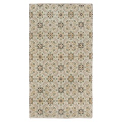 Tapis d'appoint d'Anatolie centrale fait à la main du milieu du siècle dernier avec motif floral