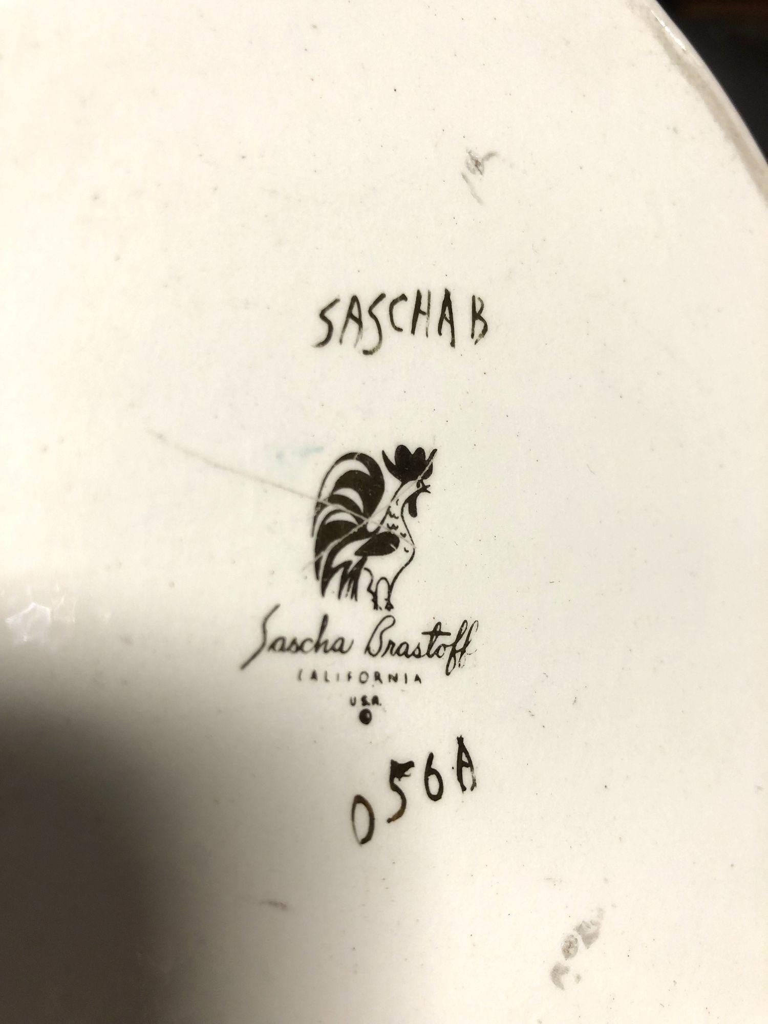 Milieu du XXe siècle Cendrier en céramique fait à la main et signé par Sascha Brastoff en vente