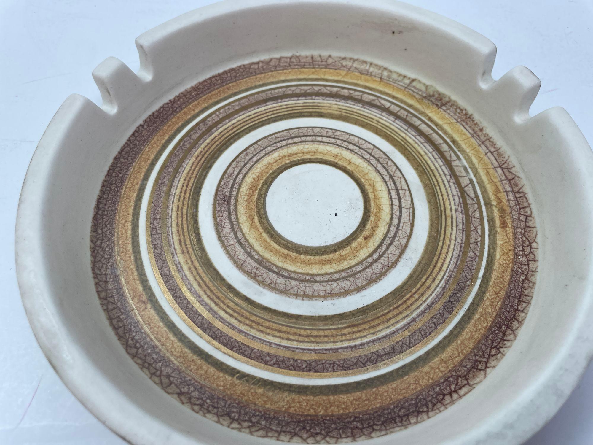 Mid Century Handmade Ceramic Round Ashtray signiert von Sascha Brastoff im Zustand „Gut“ im Angebot in North Hollywood, CA