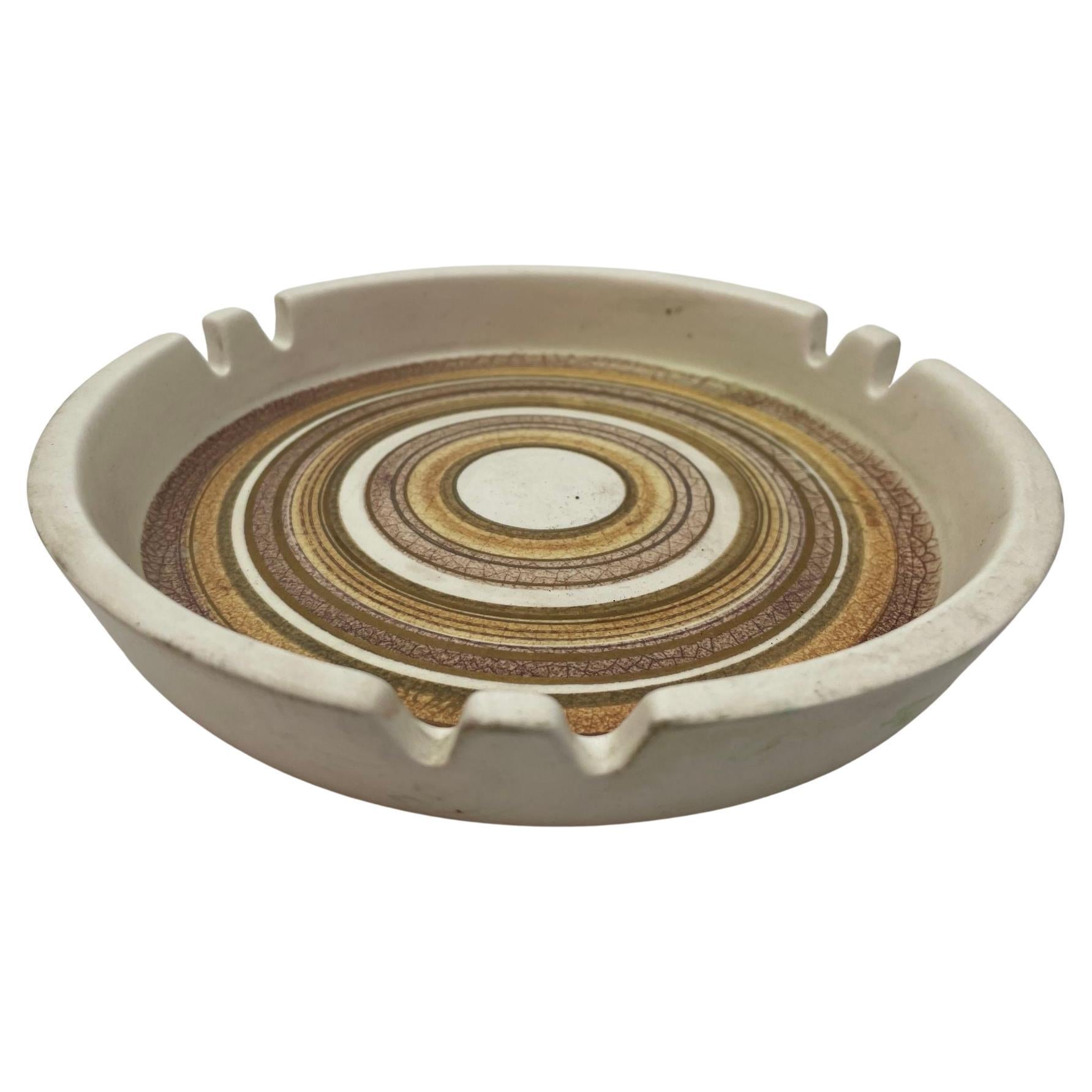 Mid Century Handmade Ceramic Round Ashtray signiert von Sascha Brastoff im Angebot