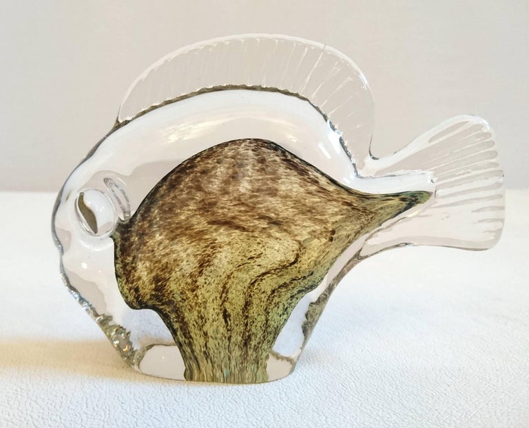 Handblown studio glass fish decoration by Swedish glass maker Reijmyre (established in 1810), unsigned.