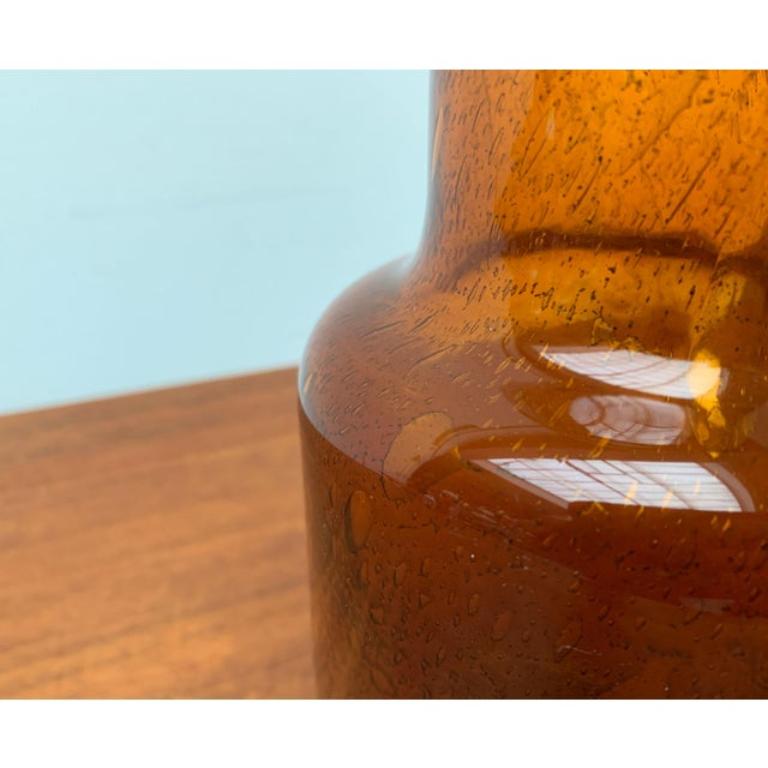 Vaso di vetro fatto a mano di metà secolo, 20° secolo in vendita 1