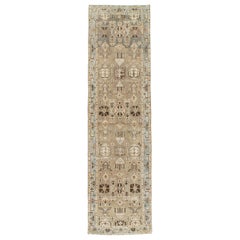 Tapis de couloir persan fait à la main du milieu du siècle dernier en taupe, bleu clair et gris