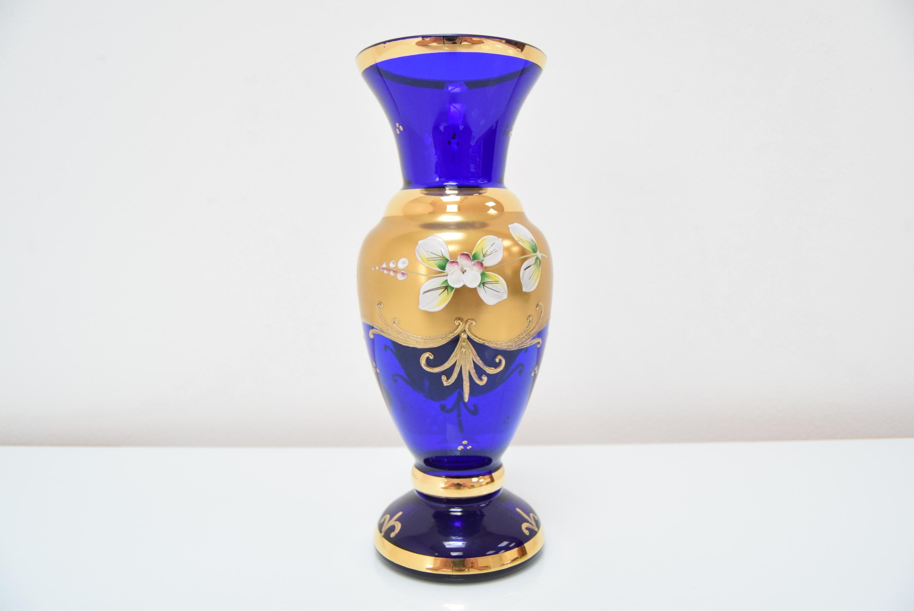 Made in Czechoslovakia
Made of art glass, gold
Re-polished
Original condition.