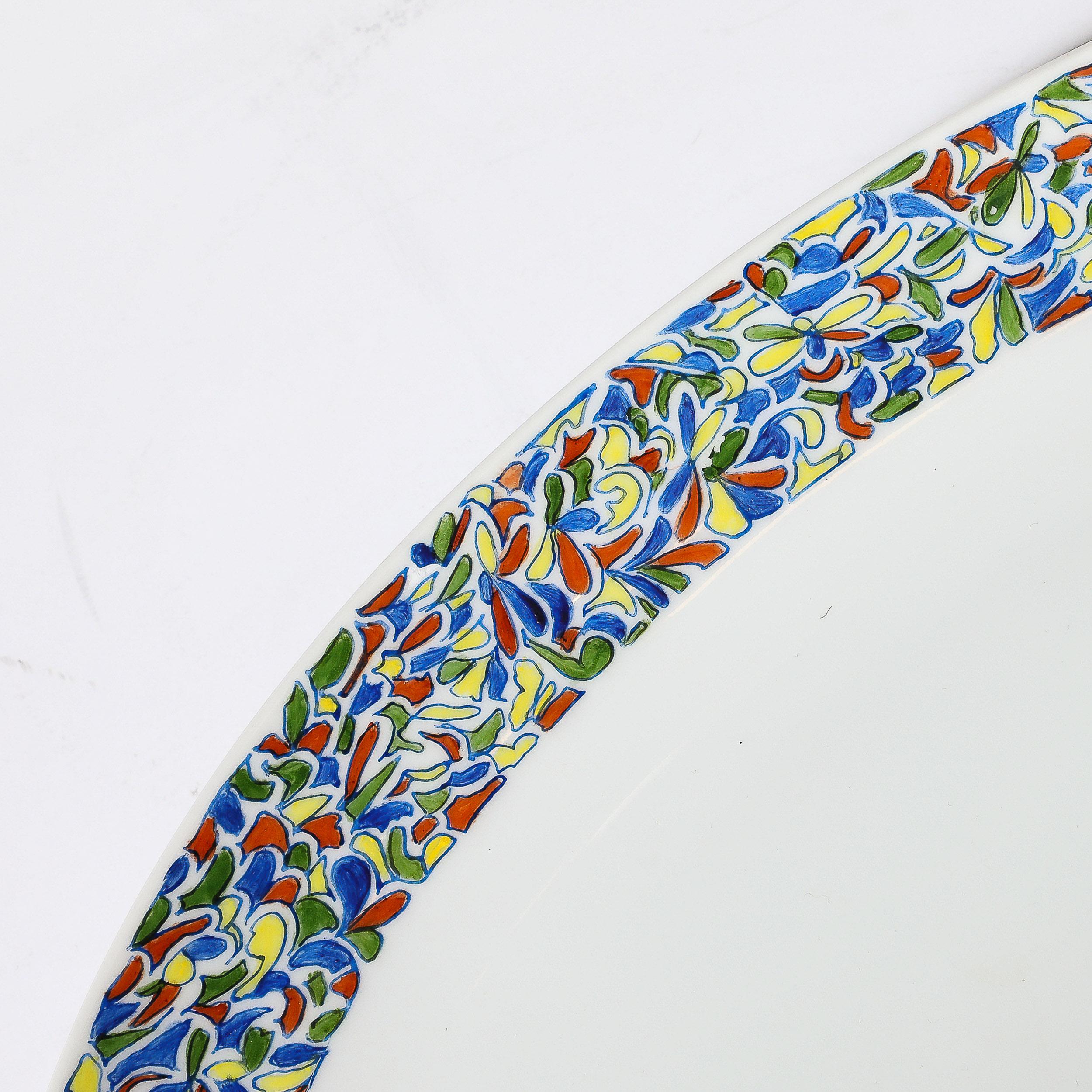 Mid-Century Modern Plat en porcelaine peint à la main au milieu du siècle, provenant de la propriété de Palm Beach, Pauline Trigère en vente