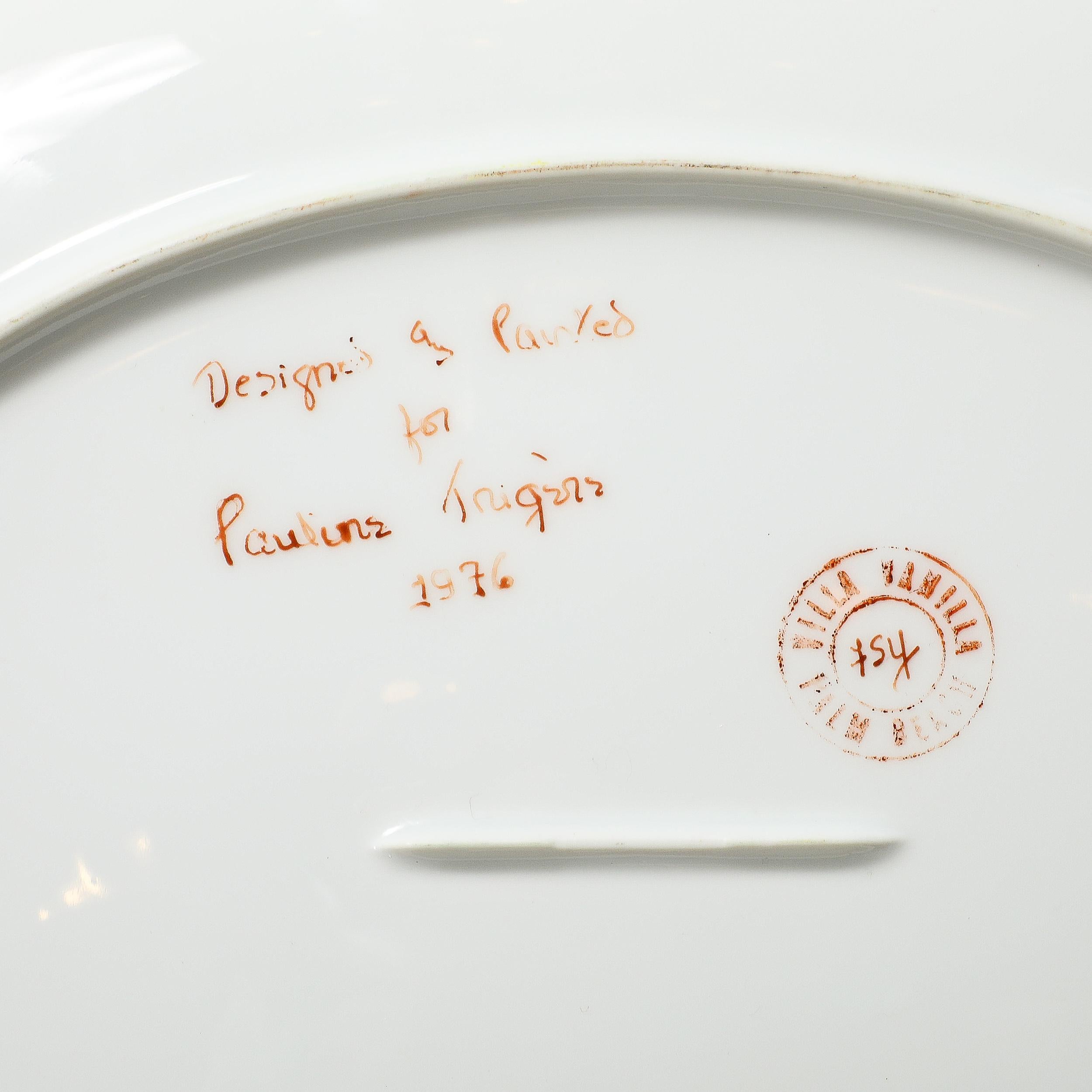 Porcelaine Plat en porcelaine peint à la main au milieu du siècle, provenant de la propriété de Palm Beach, Pauline Trigère en vente