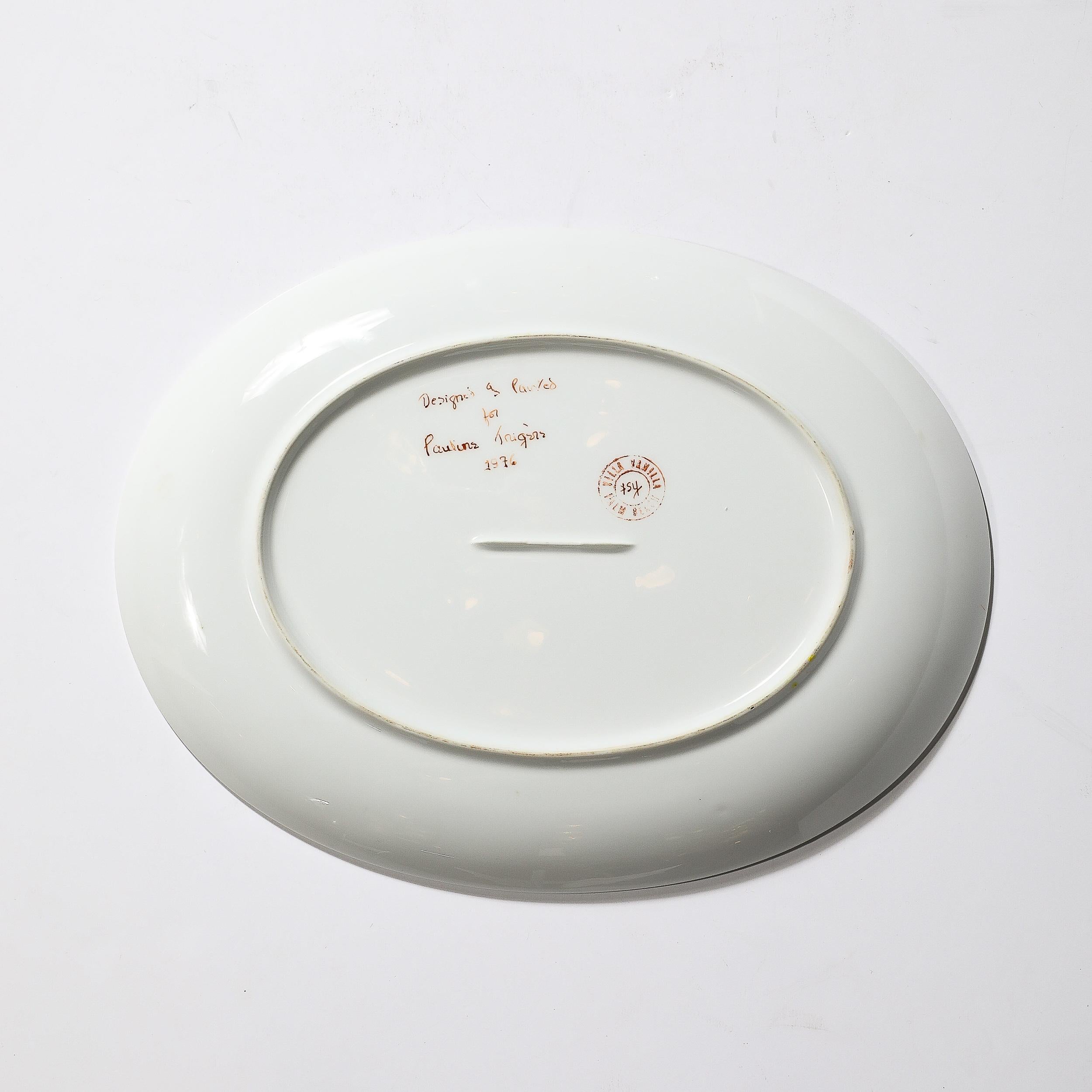 Plat en porcelaine peint à la main au milieu du siècle, provenant de la propriété de Palm Beach, Pauline Trigère en vente 1