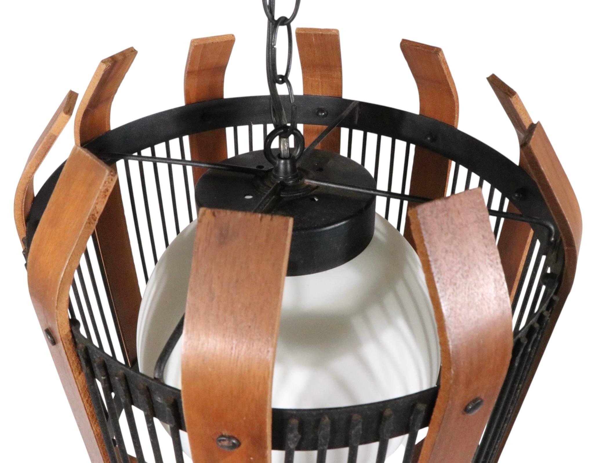 Lampadario a gabbia sospeso di metà secolo, anni '50 ca. in vendita 5
