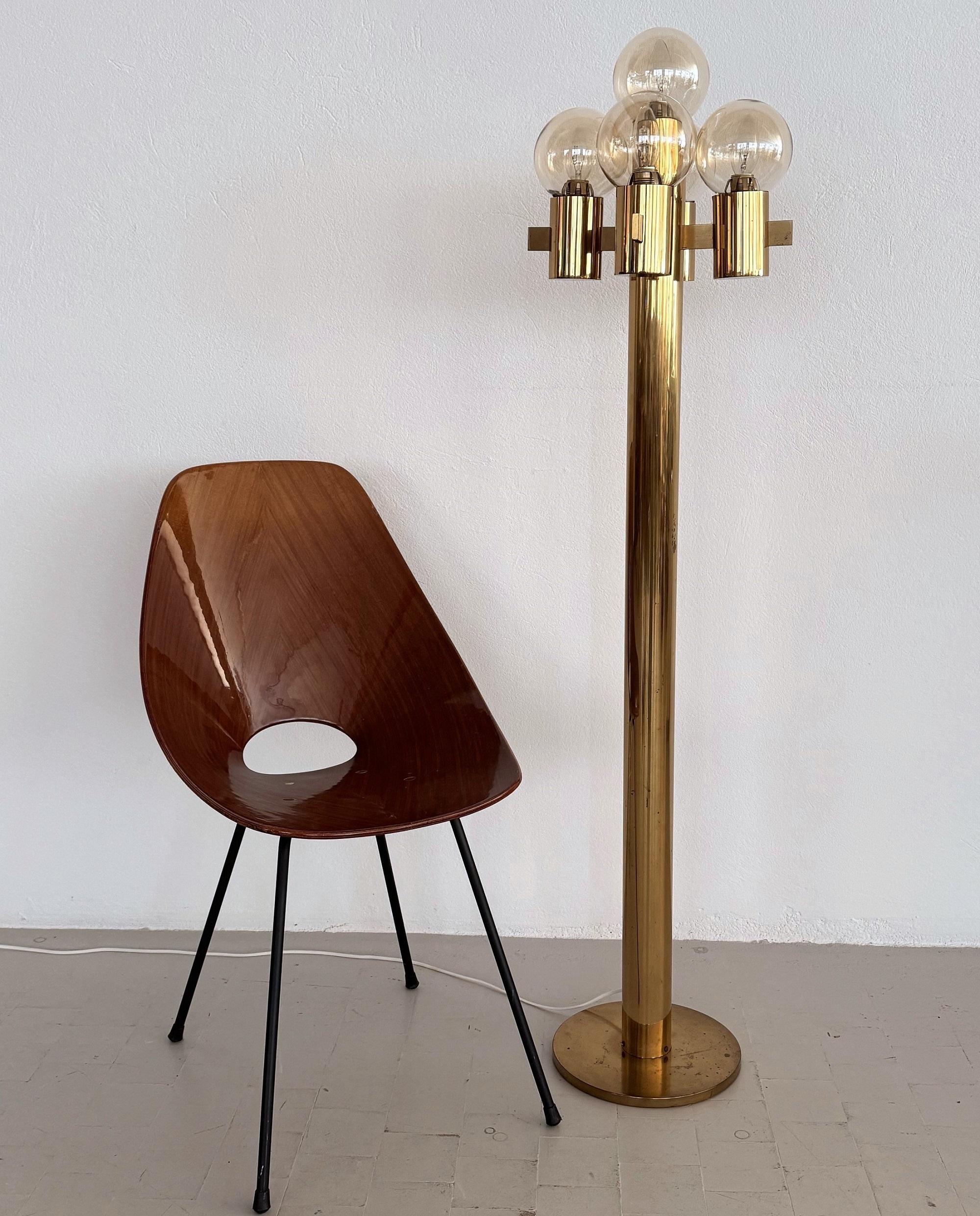 Mid-Century Hans-Agne Jakobsson Brass Floor Lamp with 5 Glasses For Sale 1
