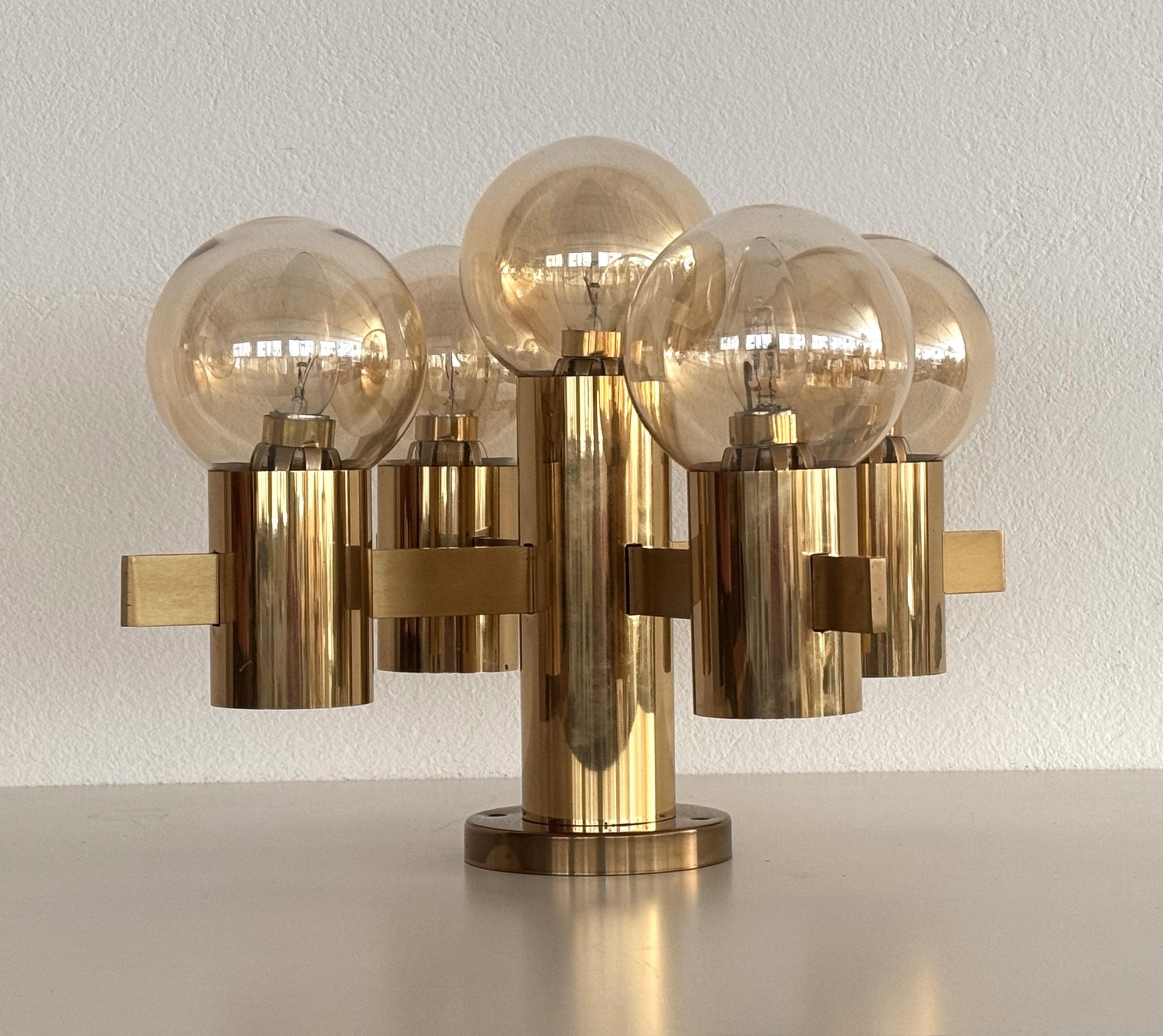 Mid-Century Hans-Agne Jakobsson Brass Flush Mount Chandelier with 5 Glasses

Gorgeous Flush Mount Chandelier manufactured during the Mid-Century, Design attributed to Hans-Agne Jakobsson.
The light is made of brass with beautiful dark patina and