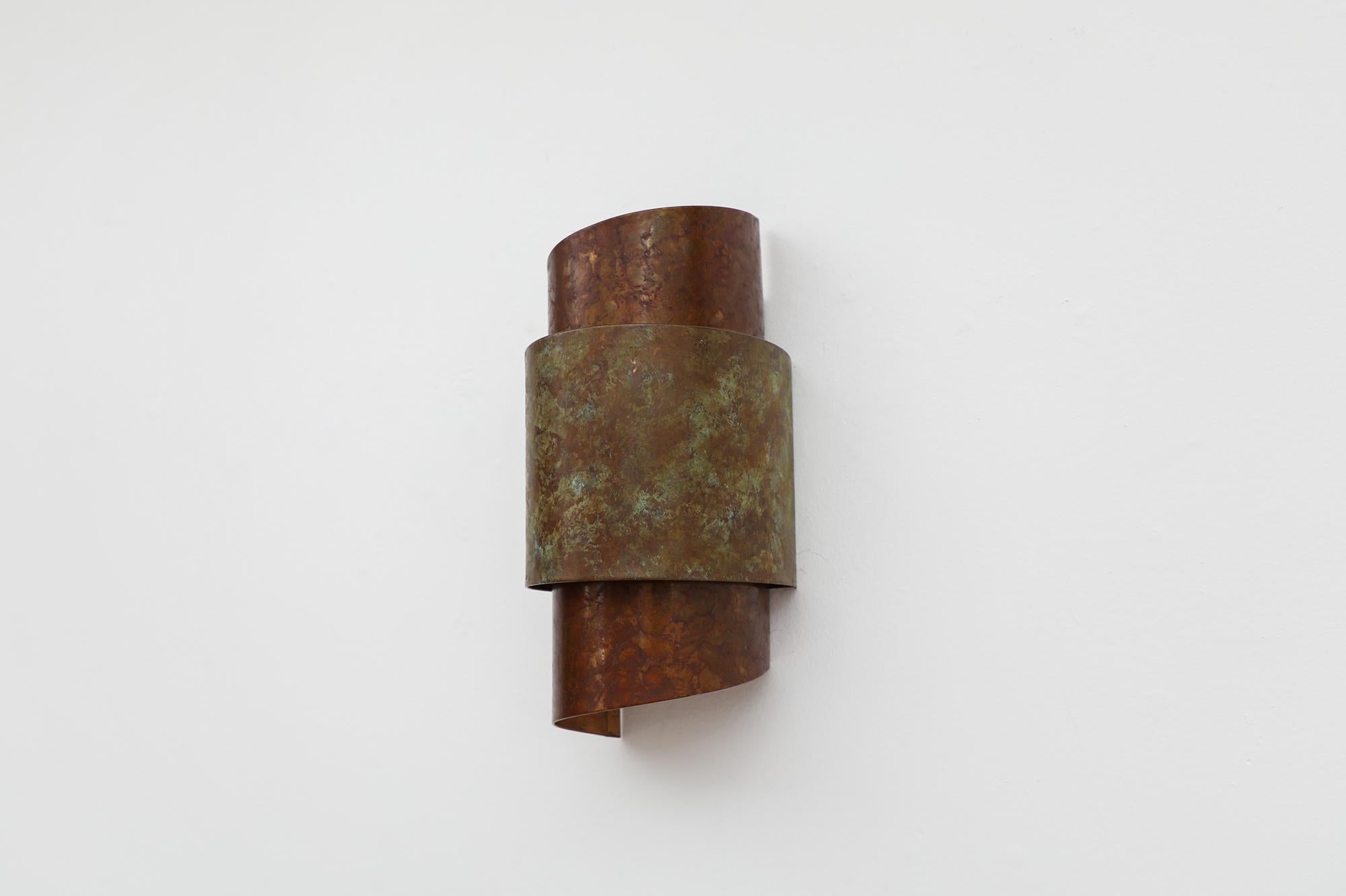 Mid-Century Hans-Agne Jakobsson Style Copper Geometric Wall Sconce In Good Condition For Sale In Los Angeles, CA