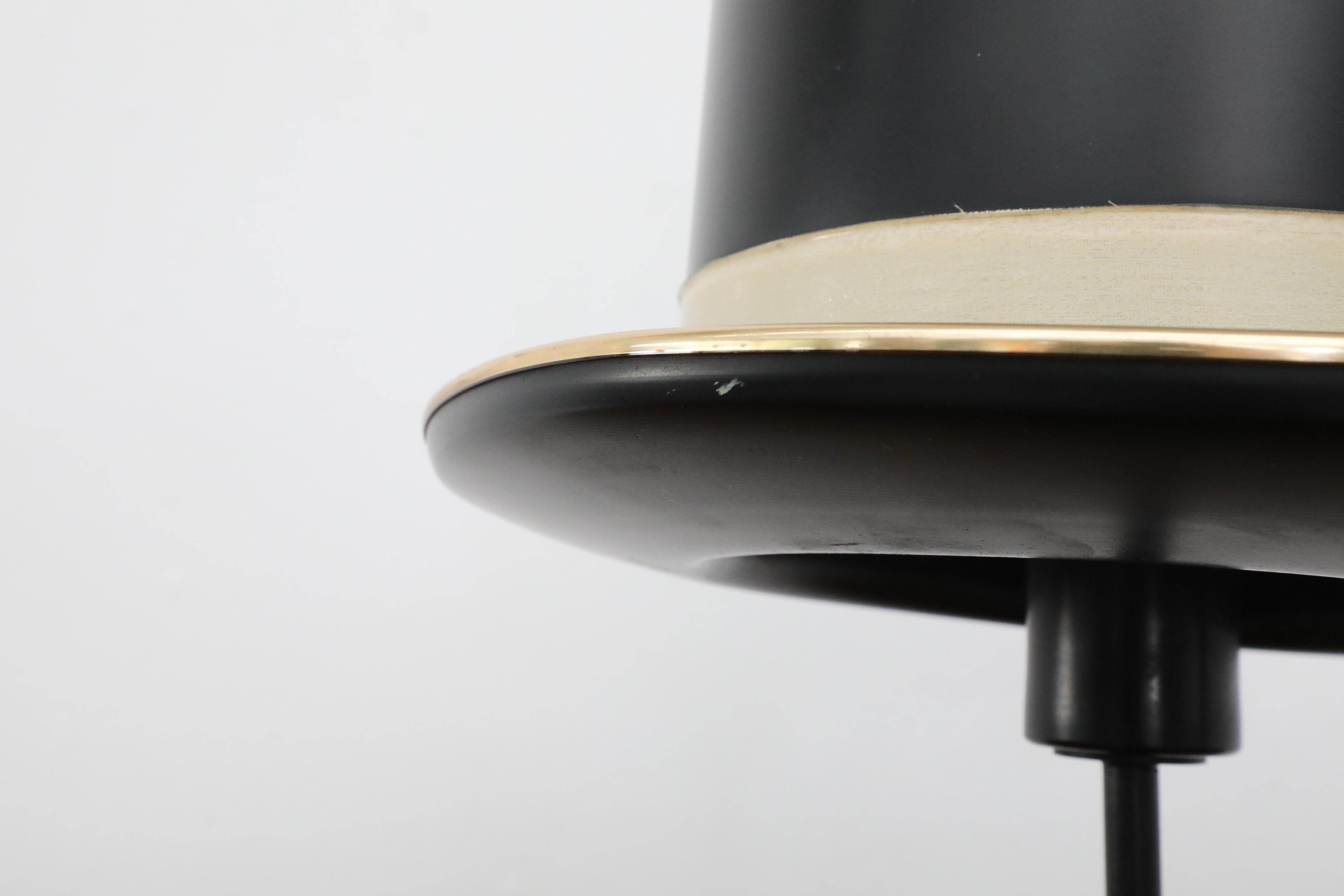 Lampada a cappello di metà secolo di Hans-Agne Jakobsson per Markaryd in nero in vendita 4