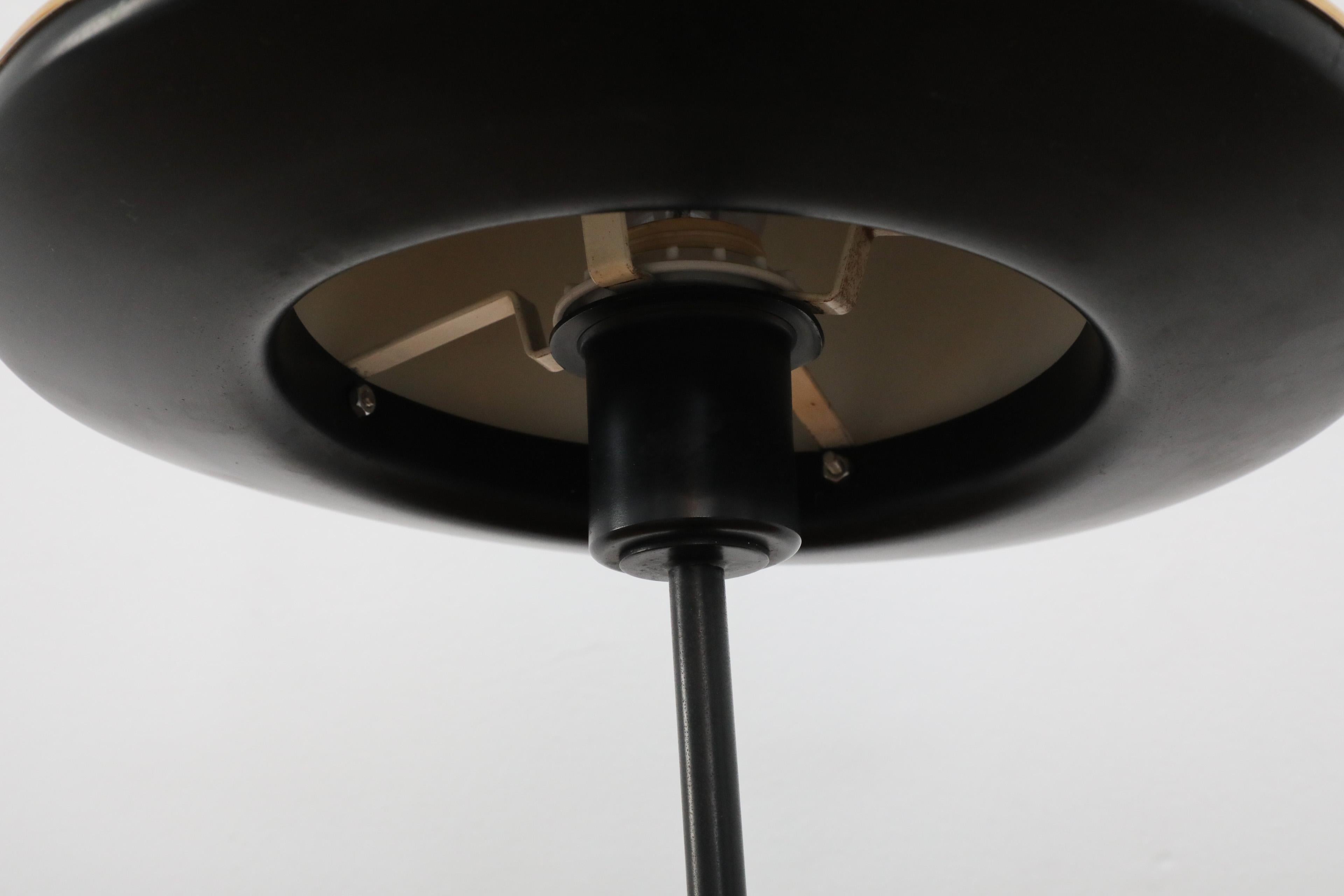 Lampada a cappello di metà secolo di Hans-Agne Jakobsson per Markaryd in nero in vendita 5