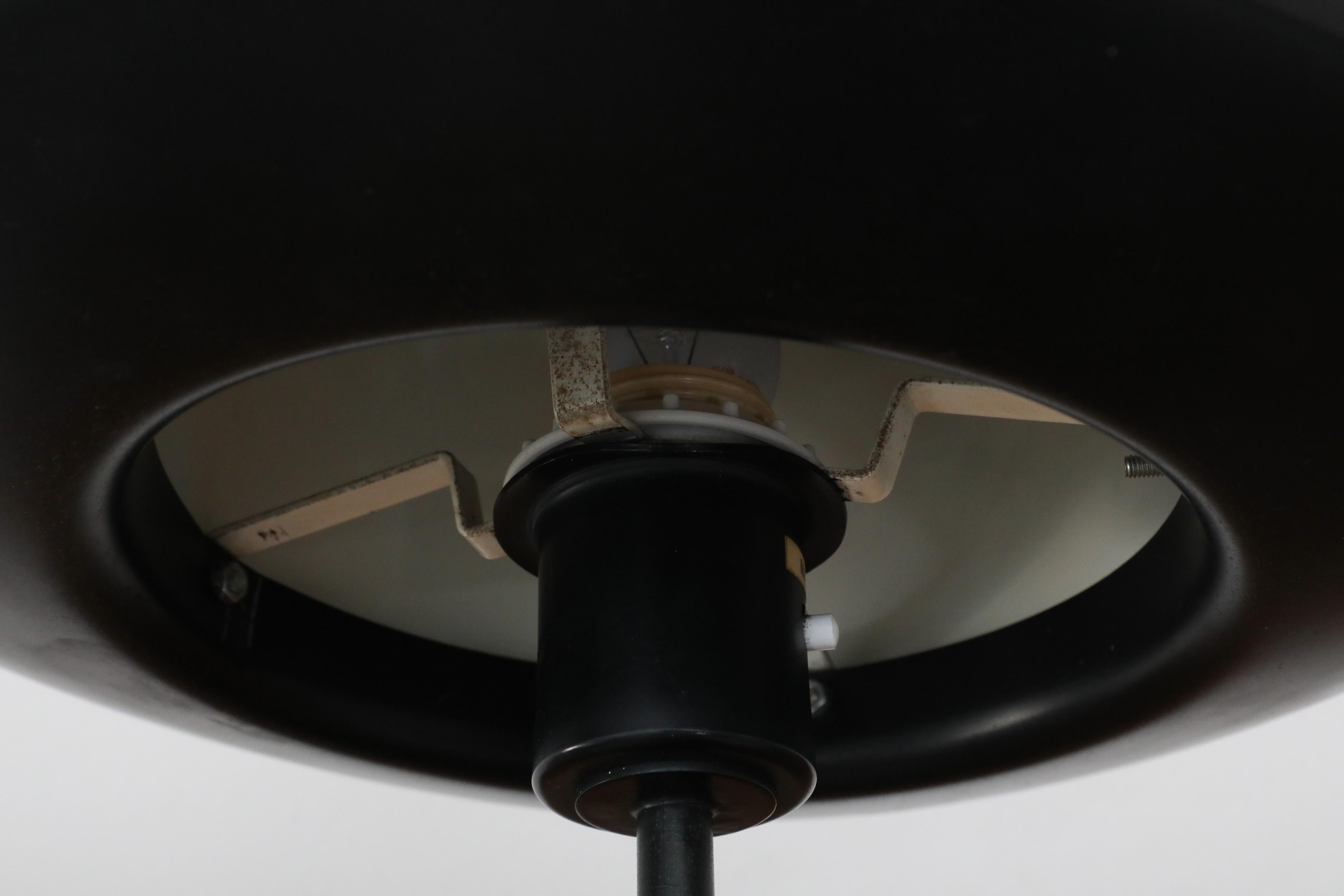 Lampada a cappello di metà secolo di Hans-Agne Jakobsson per Markaryd in nero in vendita 11