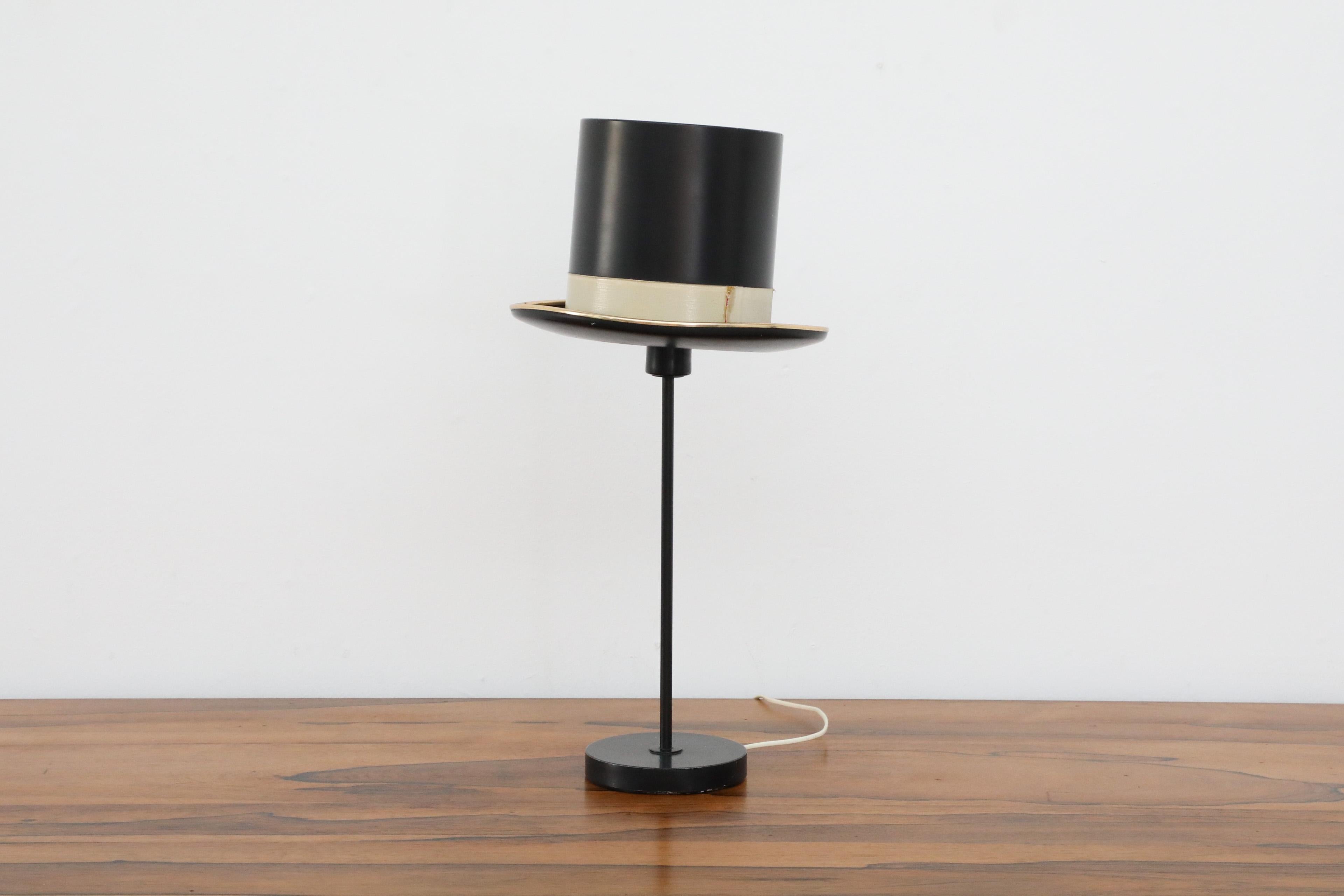 Lampada a cappello di metà secolo di Hans-Agne Jakobsson per Markaryd in nero In condizioni buone in vendita a Los Angeles, CA