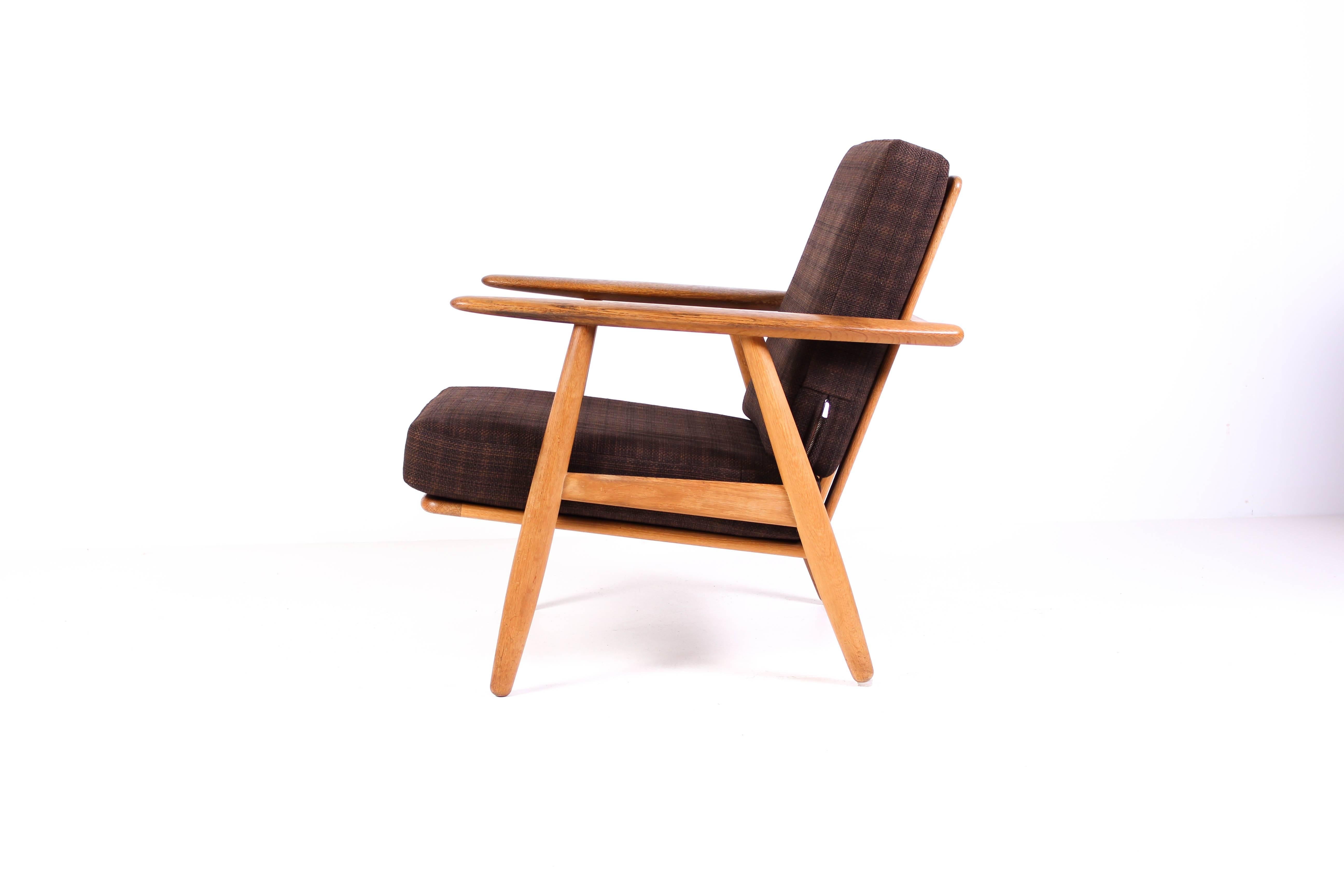 Scandinavian Modern Midcentury Hans J Wegner GE-240 