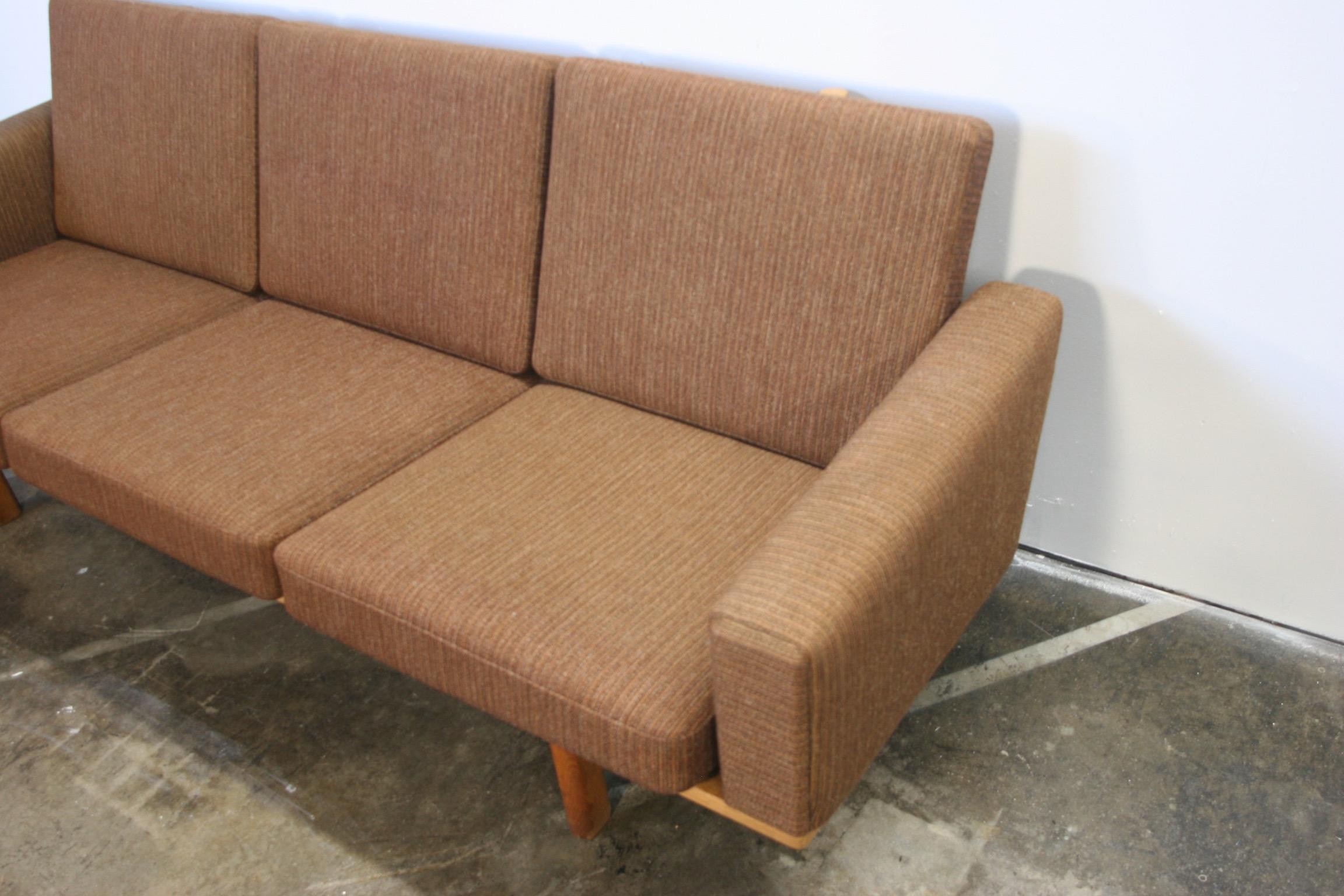 Scandinavian Modern Midcentury Hans Wegner Sofa GE-236/3 GETAMA Solid Oak Brown Wool Upholstery