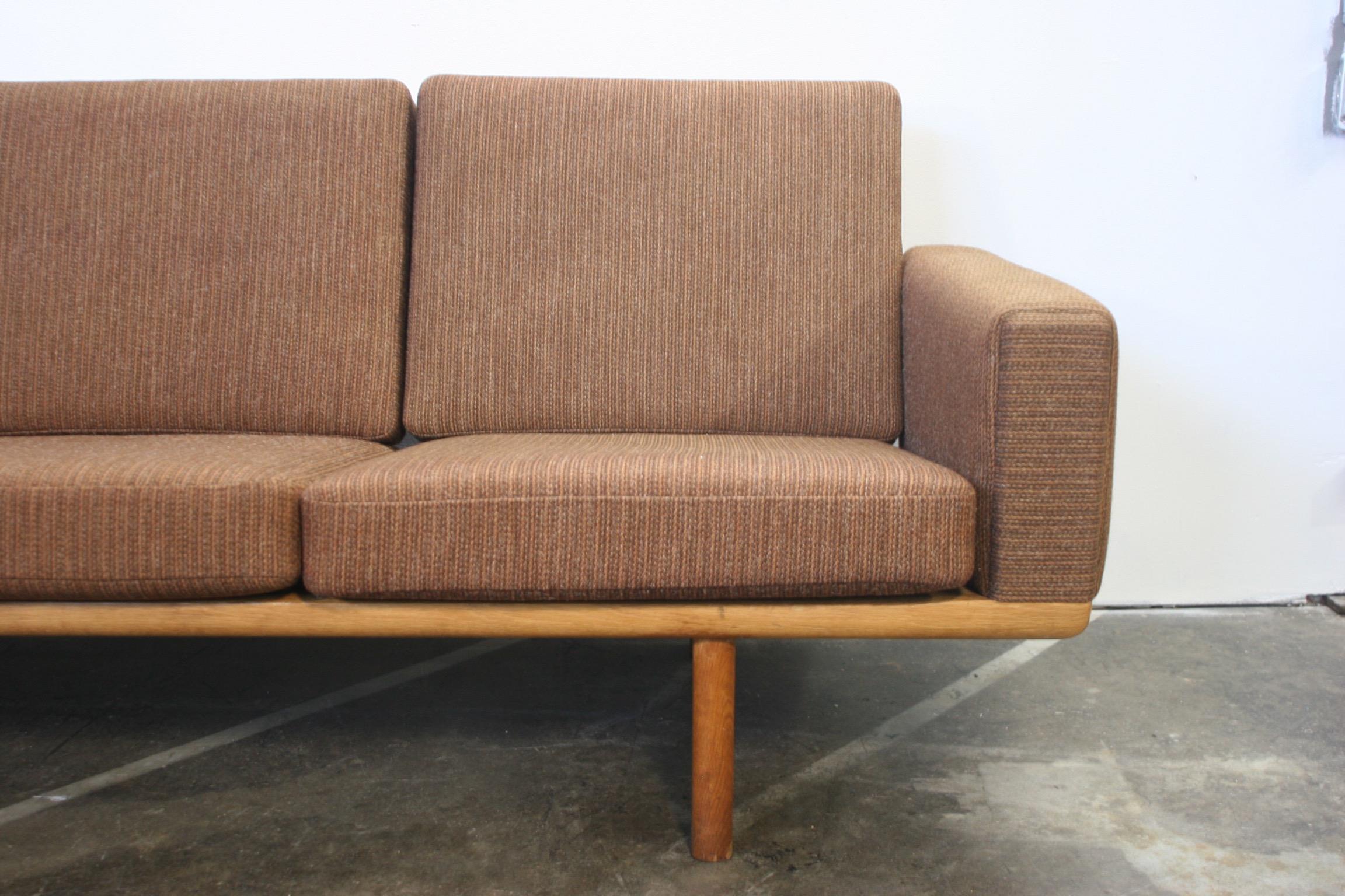 Danish Midcentury Hans Wegner Sofa GE-236/3 GETAMA Solid Oak Brown Wool Upholstery