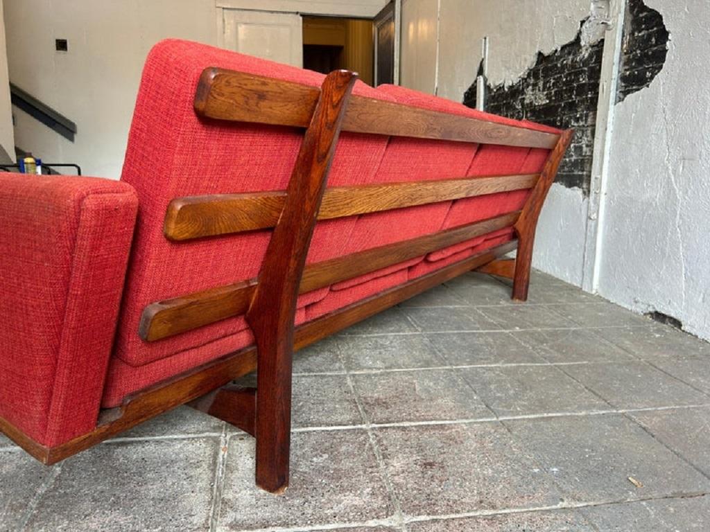 Mid century Hans Wegner Sofa GE-236/4 GETAMA Solid Oak Frame In Good Condition For Sale In Brooklyn, NY