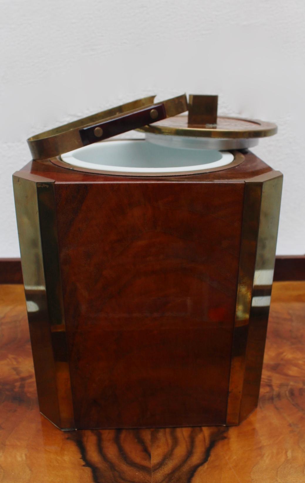 Midcentury hard wood ice bucket with matching tray, 1970s.
Tray measures: 55cm x 41cm / 21.6in x 16.14in.