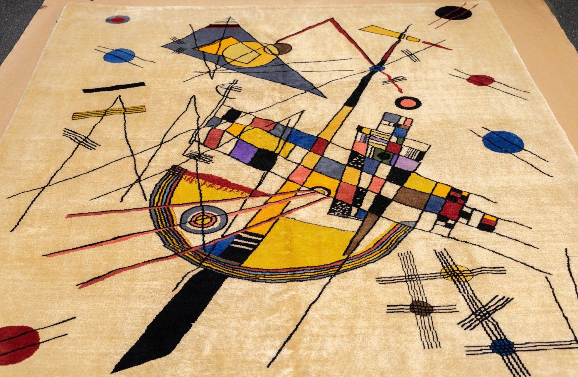 Noué à la main Tapis Harmony in Abstraction conçu par Wassily Kandinsky, 6'7'' x 8'1 en vente