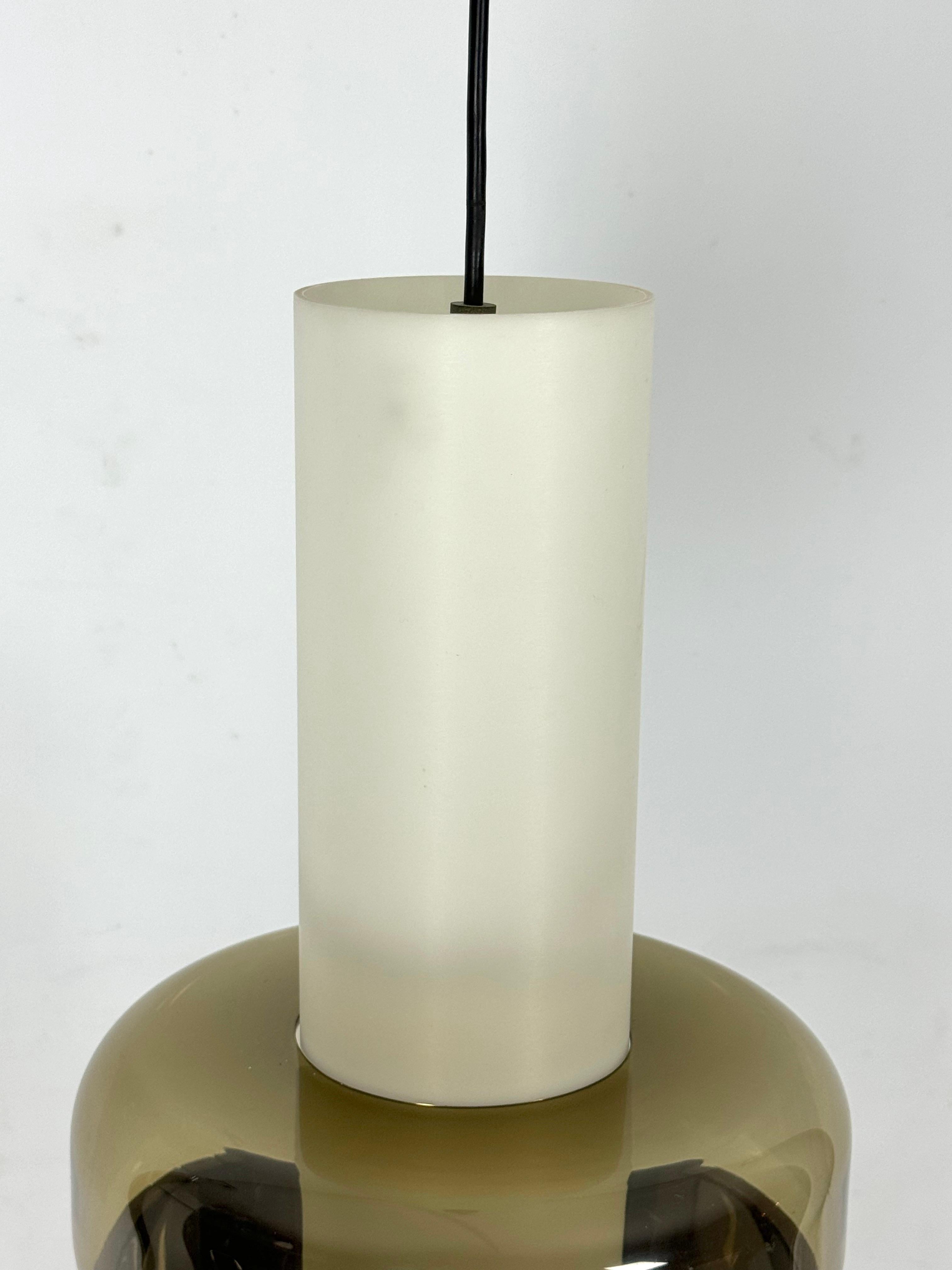 Plastica Pendente di metà secolo di Harvey Guzzini degli anni '60. Etichettato. in vendita