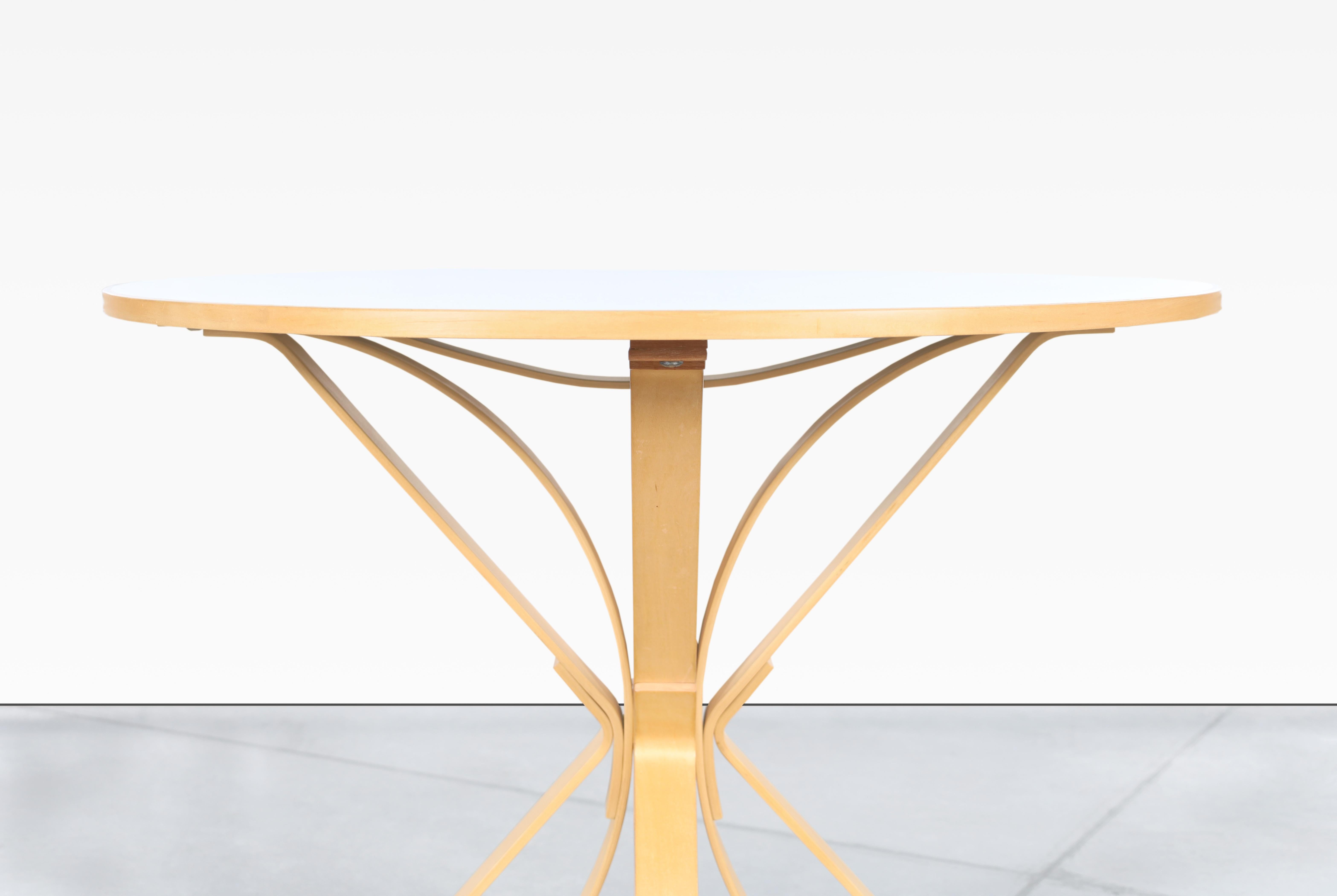 Set da pranzo di metà secolo 