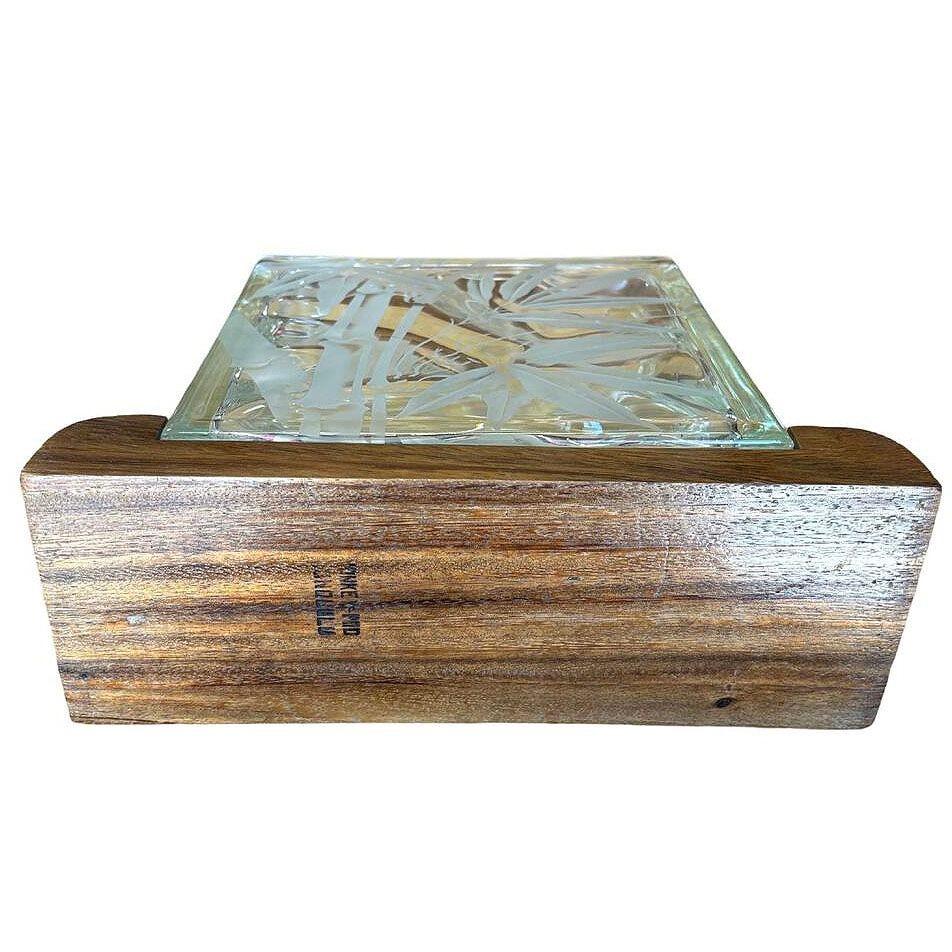Vaso hawaiano di metà secolo con blocco di vetro di bambù inciso all'acido e base in legno di baccello di scimmia In condizioni ottime in vendita a Van Nuys, CA