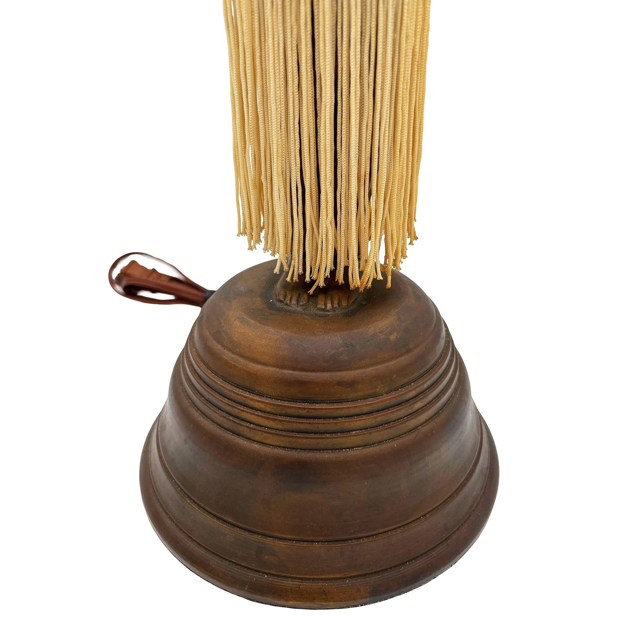 Lámpara de sobremesa hawaiana de mediados de siglo Hula Girl de cobre de Dodge con pantalla de mimbre Cobre en venta