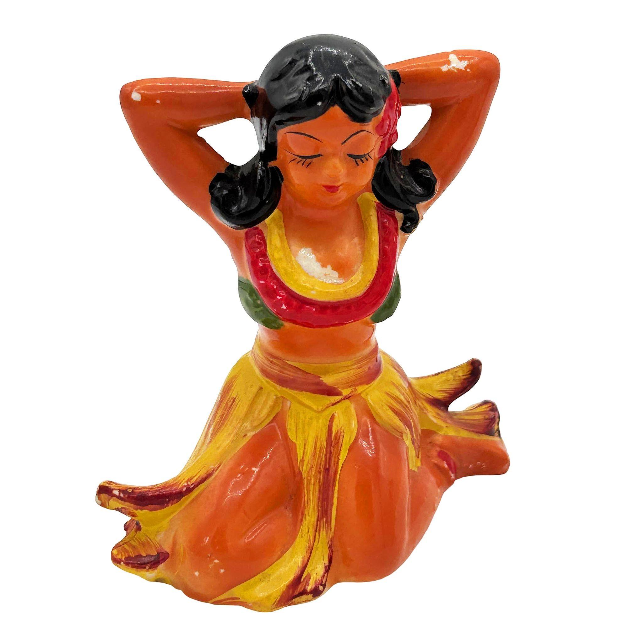 Statue hawaïenne du milieu du siècle en céramique représentant une fille de la Hula assise, paire Bon état - En vente à Van Nuys, CA